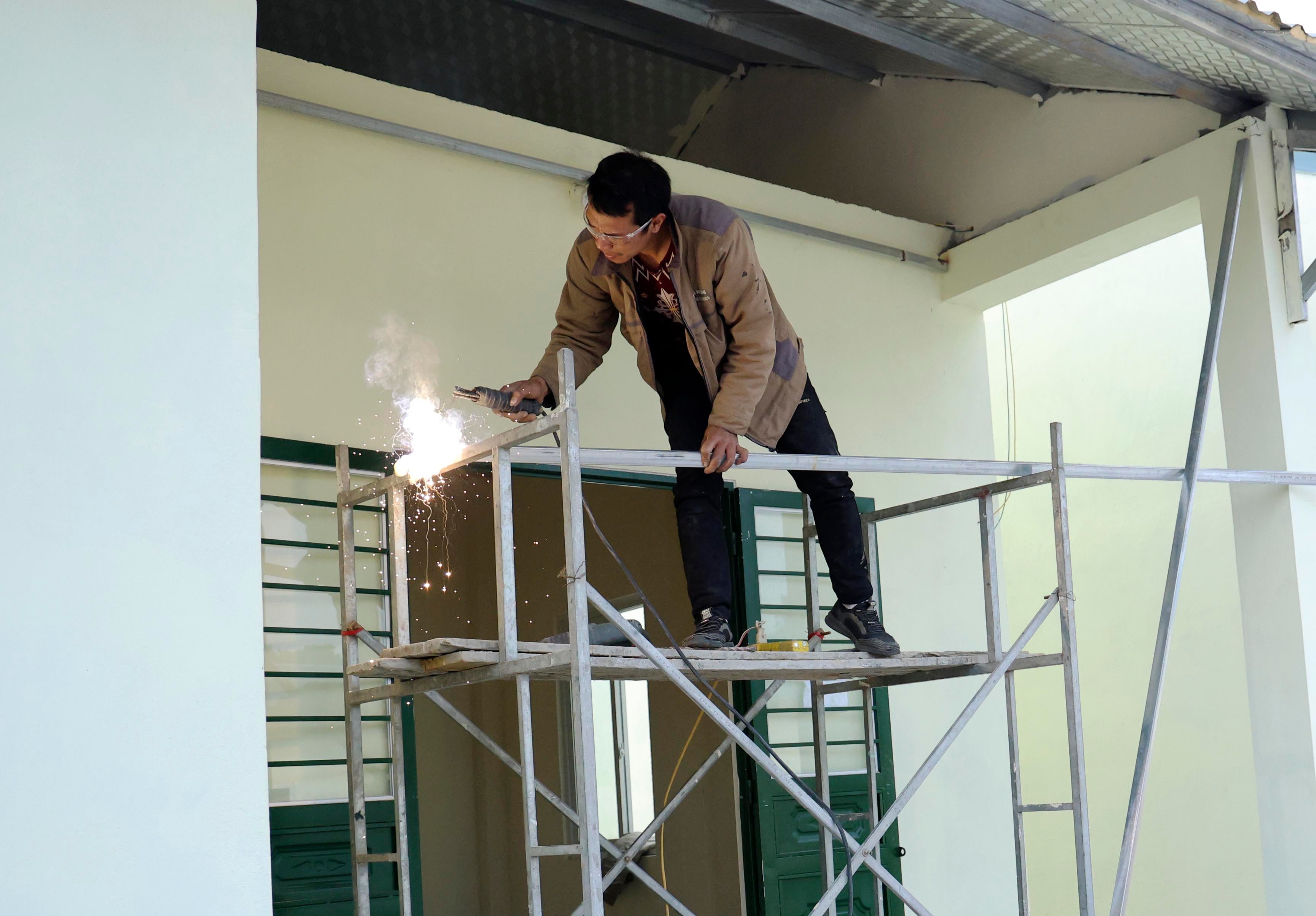Các tốp thợ có nhiều tuần làm việc cả ngày, đêm để đảm bảo tiến độ. 060a8211.jpg