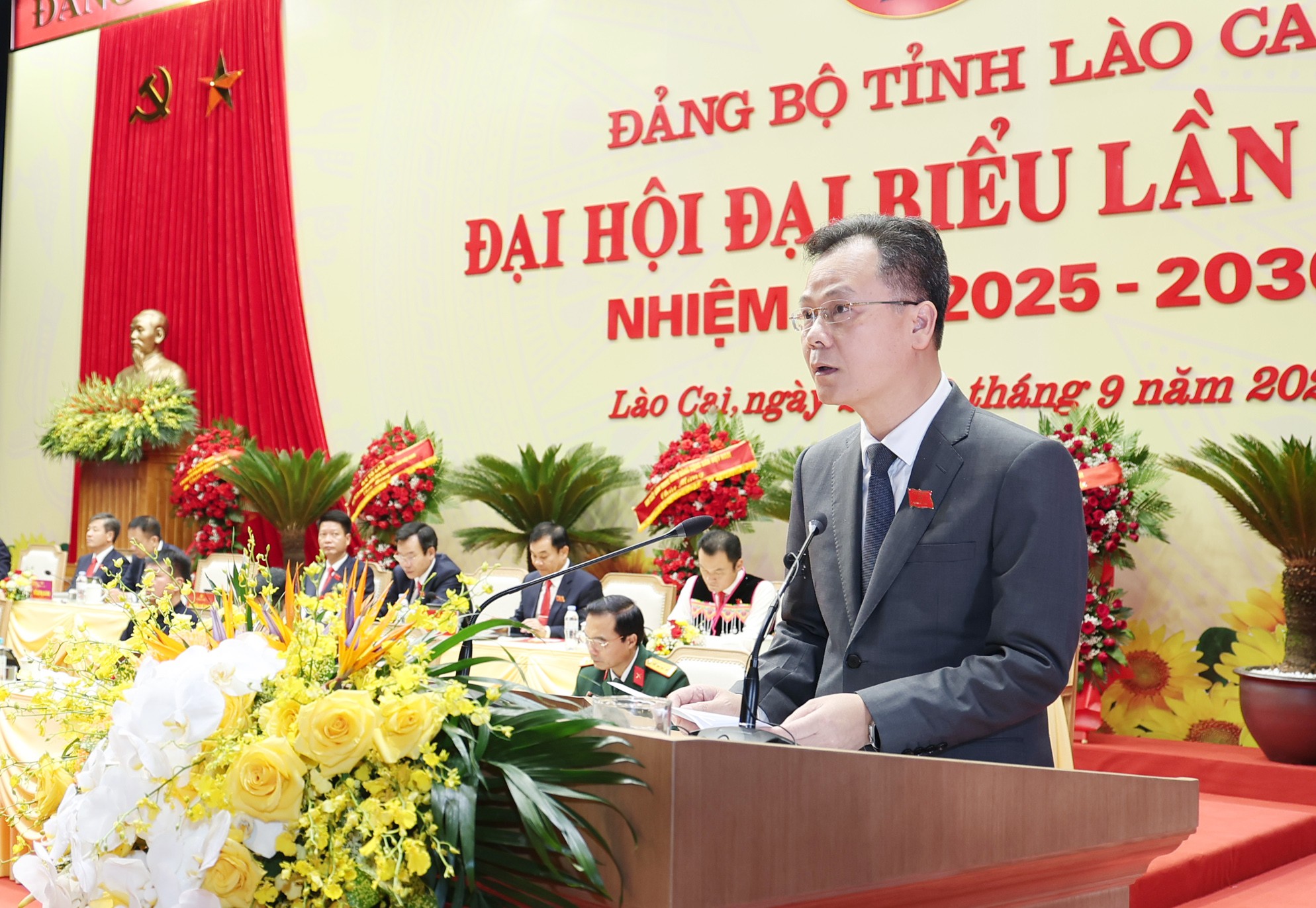 Đồng chí Nguyễn Thành Sinh, Phó Chủ tịch UBND tỉnh tham luận tại Đại hội. img-2915.jpg