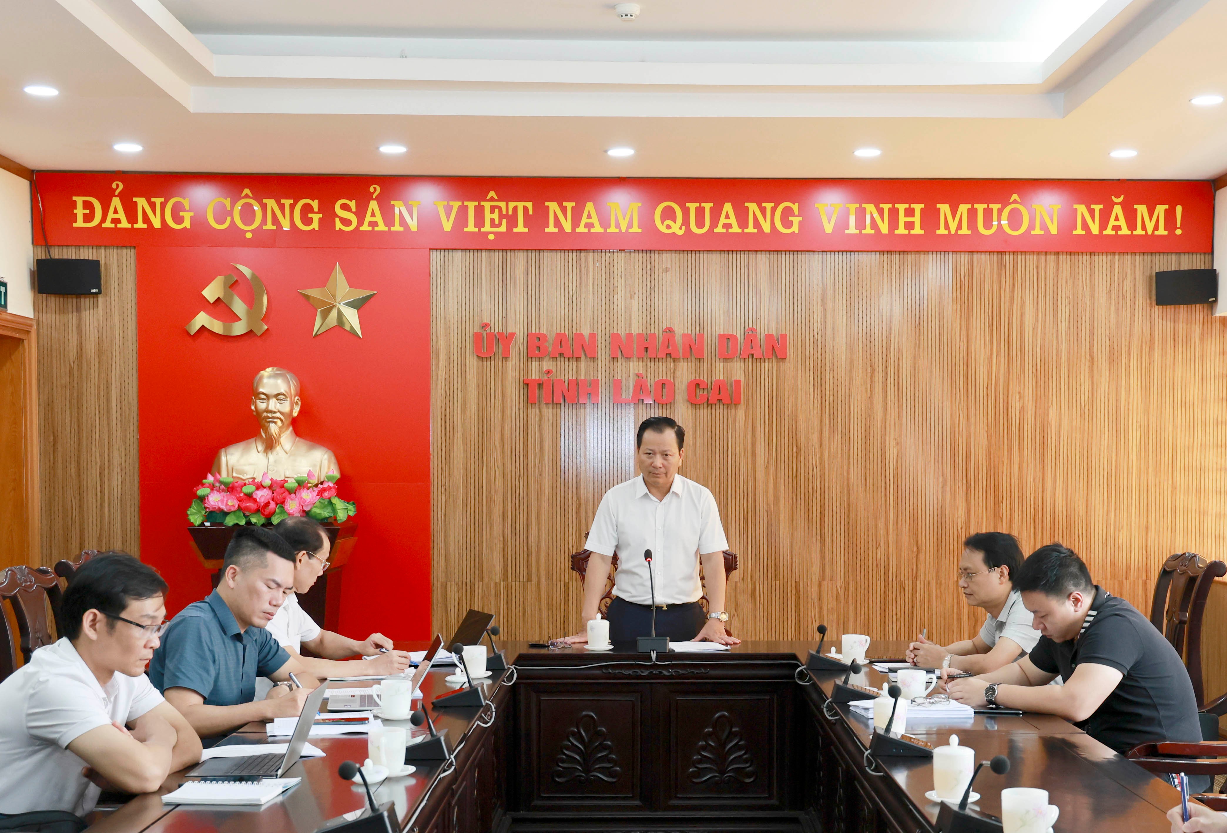 Đồng chí Hoàng Quốc Khánh, Ủy viên Ban Thường vụ Tỉnh ủy, Phó Chủ tịch Thường trực UBND tỉnh kết luận hội nghị. 060a9462.jpg