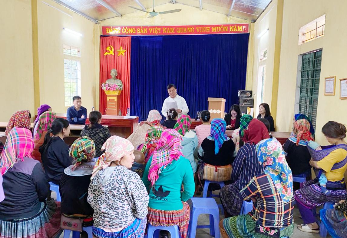 Chính quyền thị trấn Nông trường Phong Hải lồng ghép công tác dân vận qua các buổi họp thôn. Ảnh: Văn phòng UBND thị trấn Nông trường Phong Hải cung cấp. z4581283401848_5feda465b17e9c4ee81151ac9074e7f0.jpg