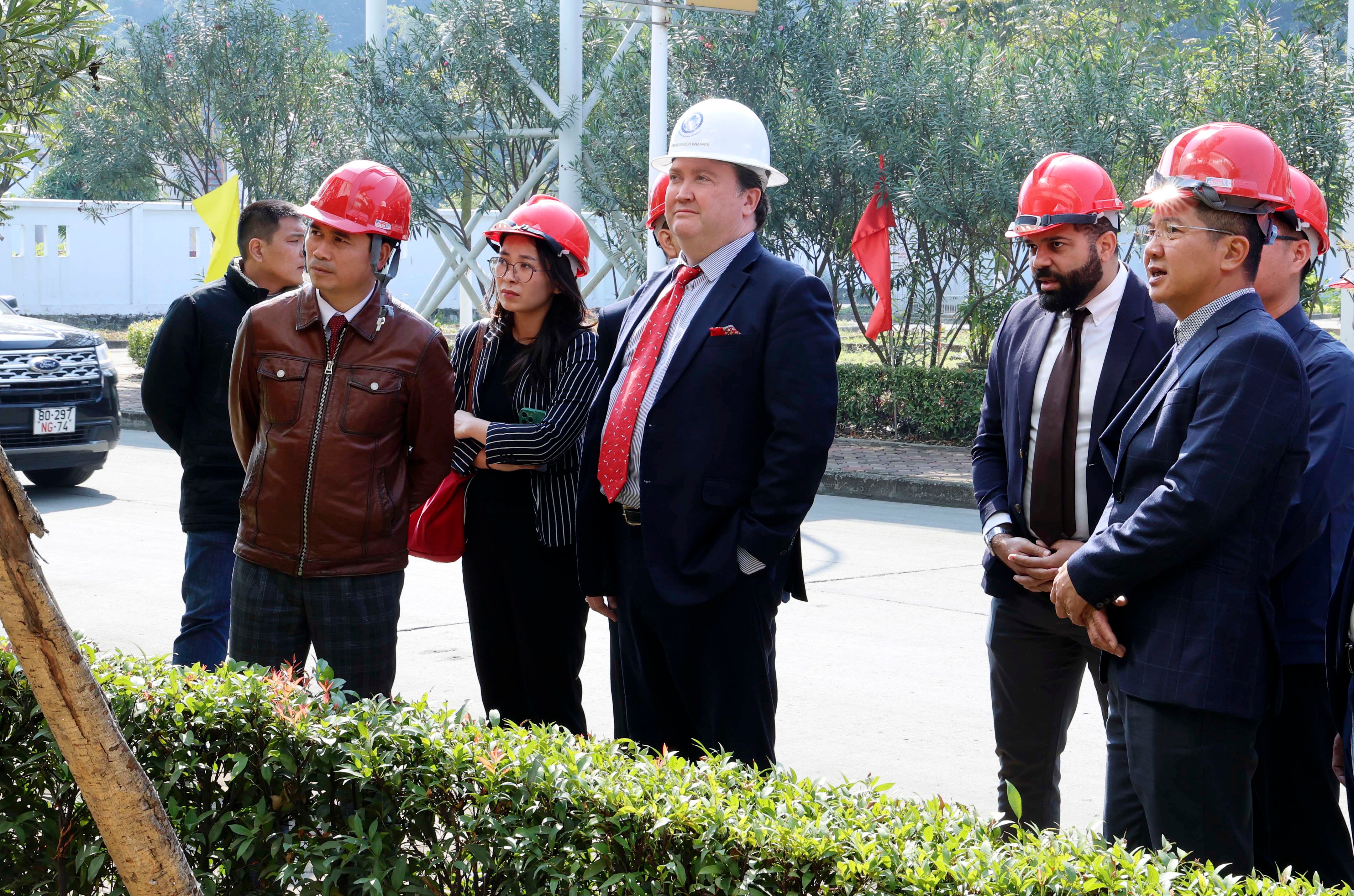 Đại sứ đặc mệnh toàn quyền Hoa Kỳ tại Việt Nam đến thăm Nhà máy luyện đồng tại xã Bát Xát vào đầu năm 2025. 060a7799.jpg