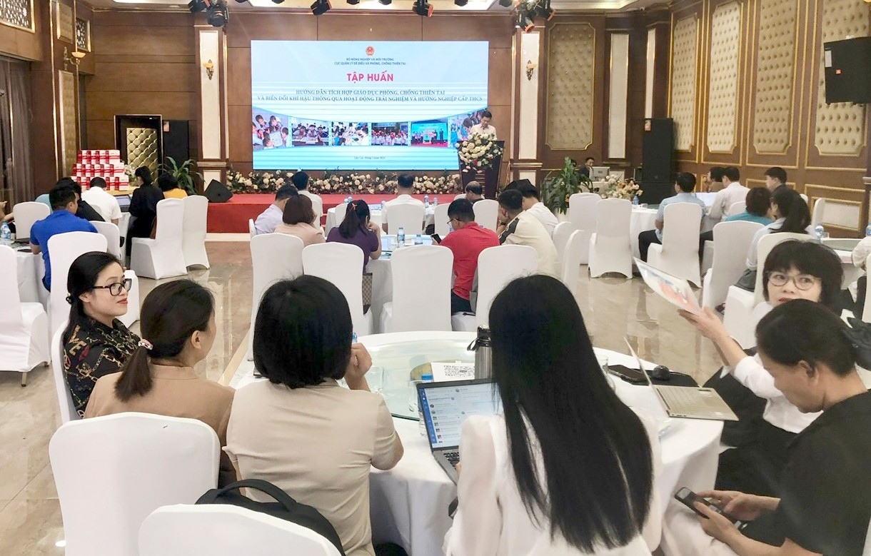 Quang cảnh hội nghị. z6593433700322-c5a23c0b18df03f311af212ed1ed0fa3.jpg