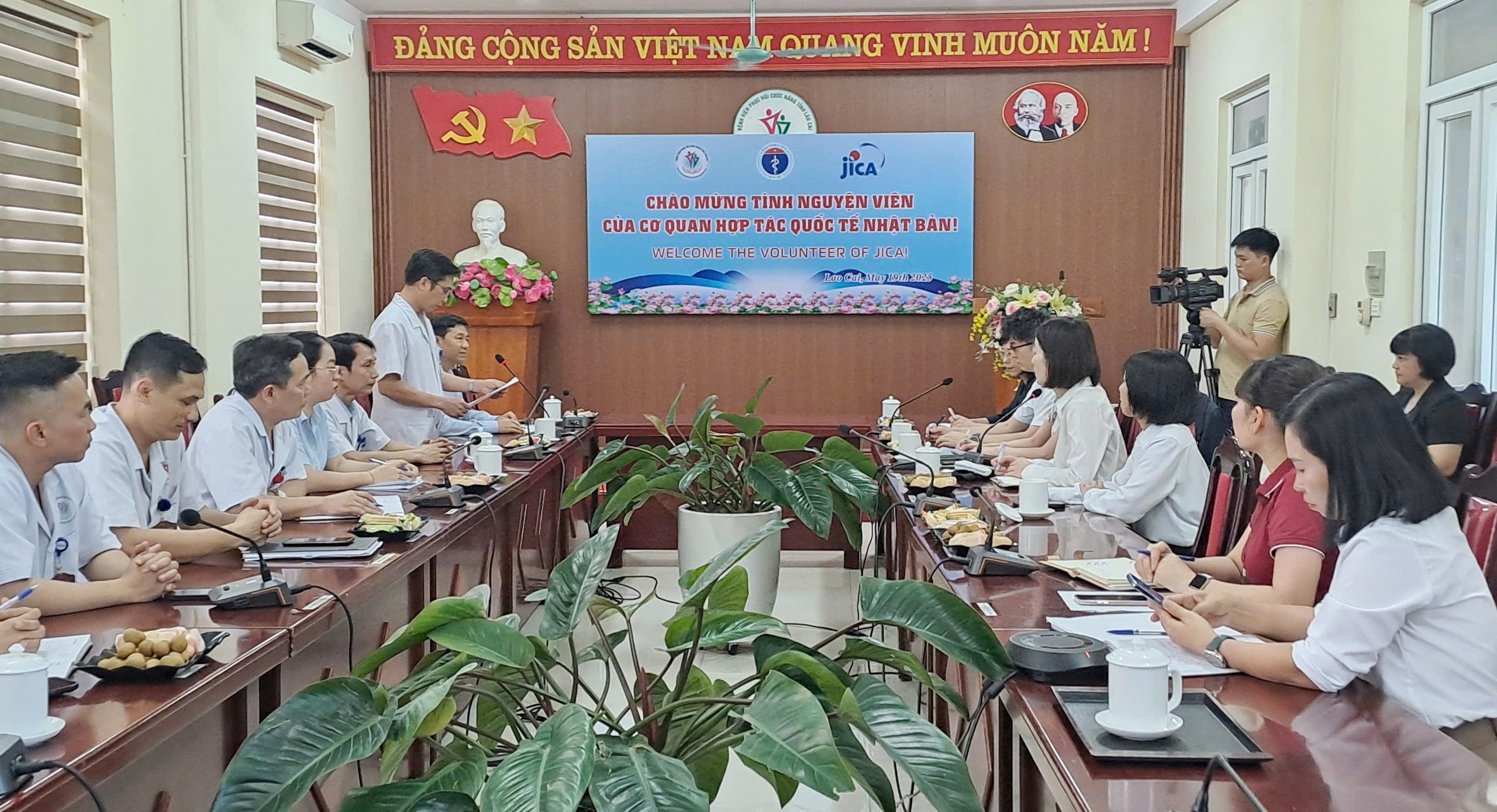 Quang cảnh chương trình. z6617762283988-9180b5baa01ed884cceaee540c5c9942.jpg