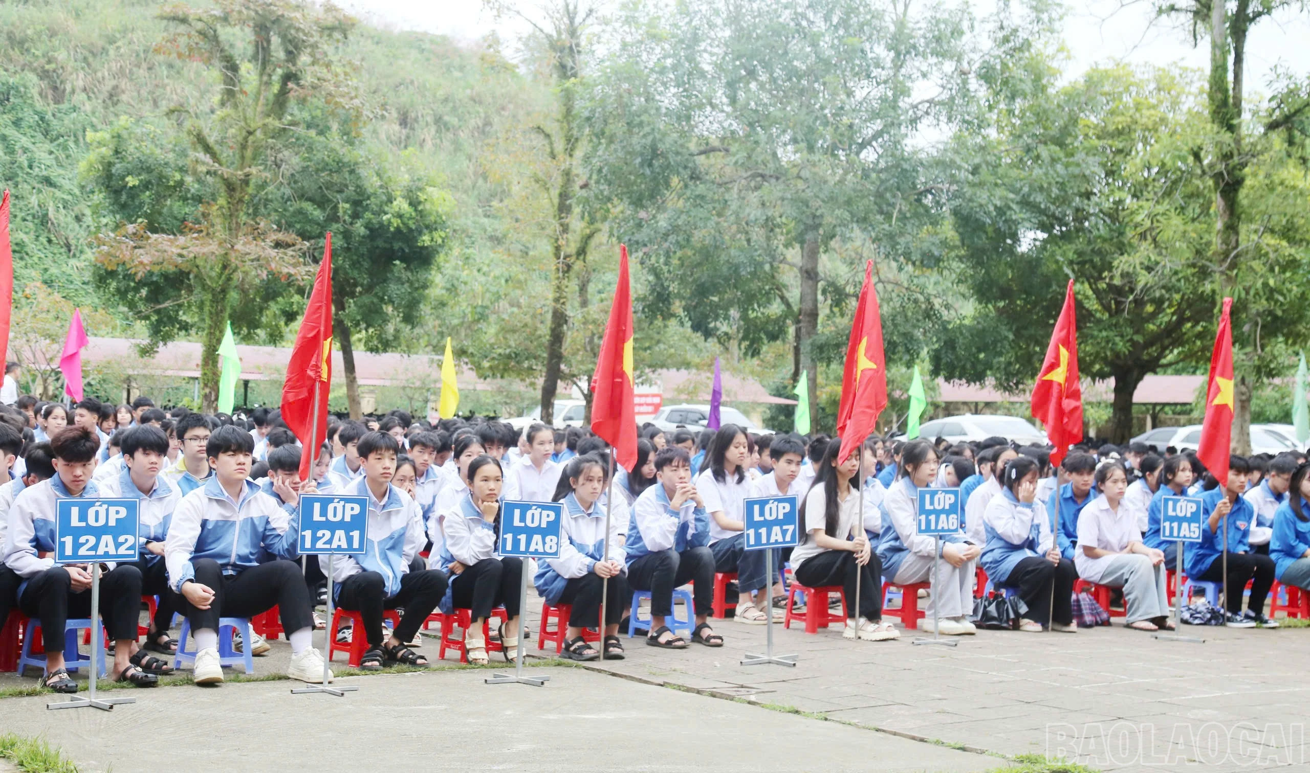 Học sinh Trường THPT số 1 Bát Xát tham gia lễ phát động.