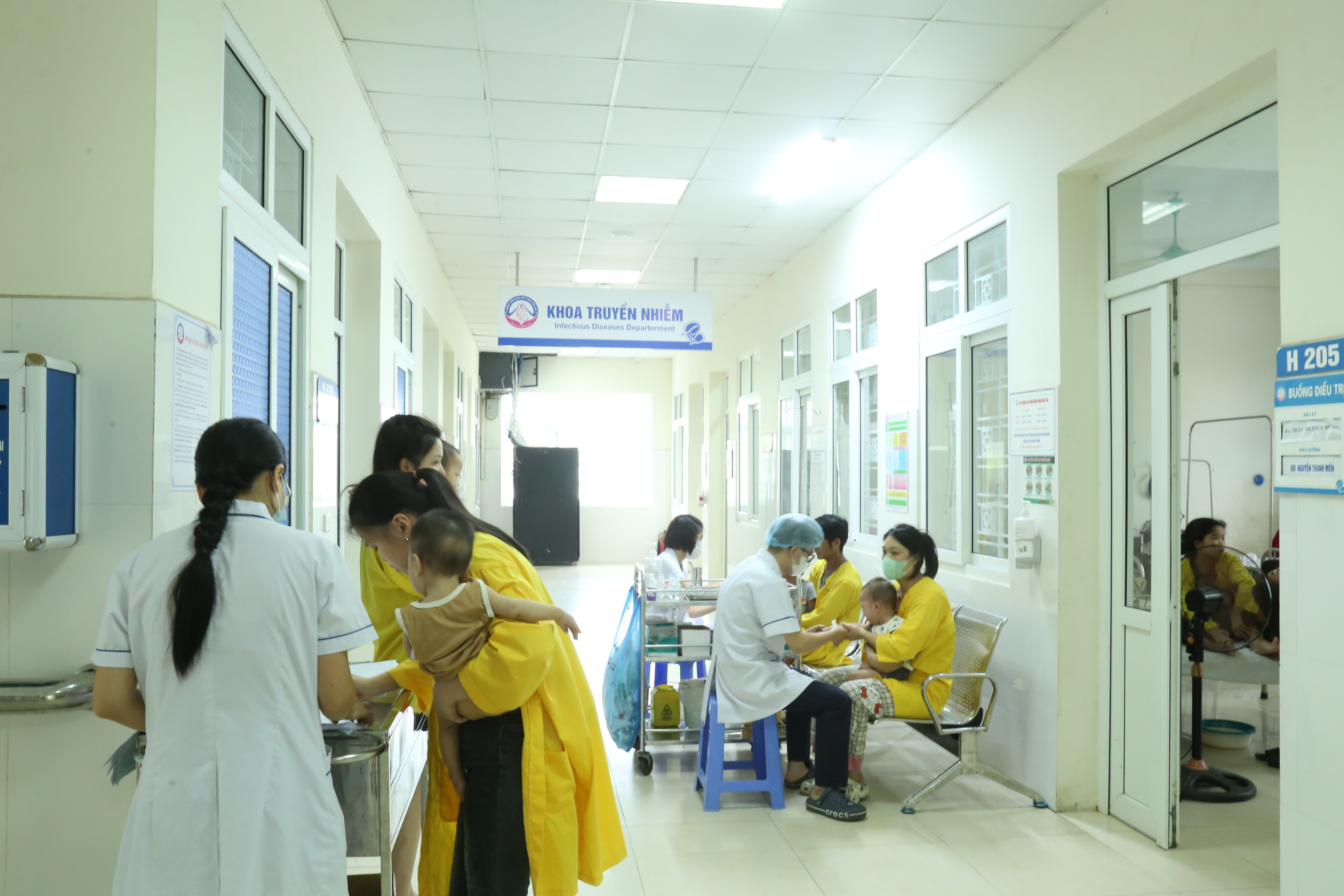 Nhiều bệnh nhi mắc bệnh do vi-rút RSV điều trị tại Khoa Truyền nhiễm - Bệnh viện Sản - Nhi tỉnh. img-0082.jpg