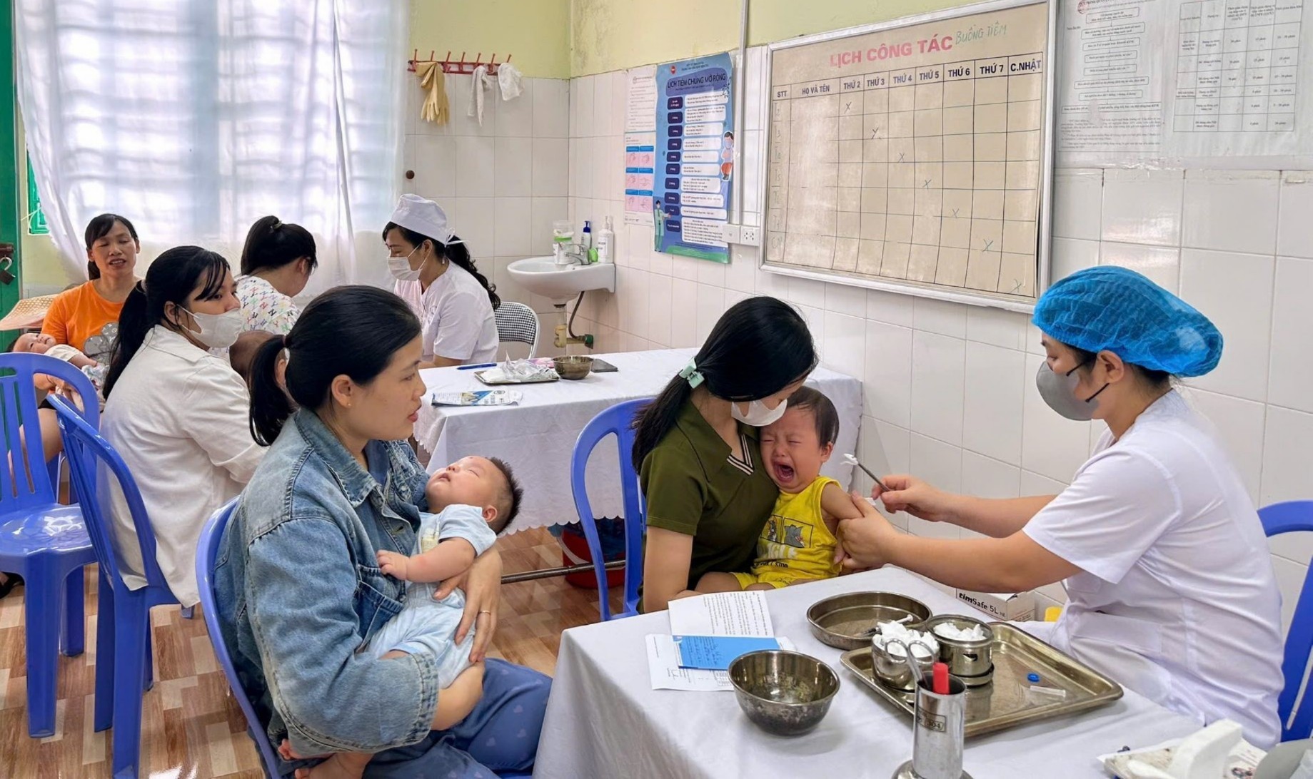 Đảm bảo an toàn tiêm chủng cho trẻ em. 494790491-122128927712415433-3493962483413744737-n-6319.jpg