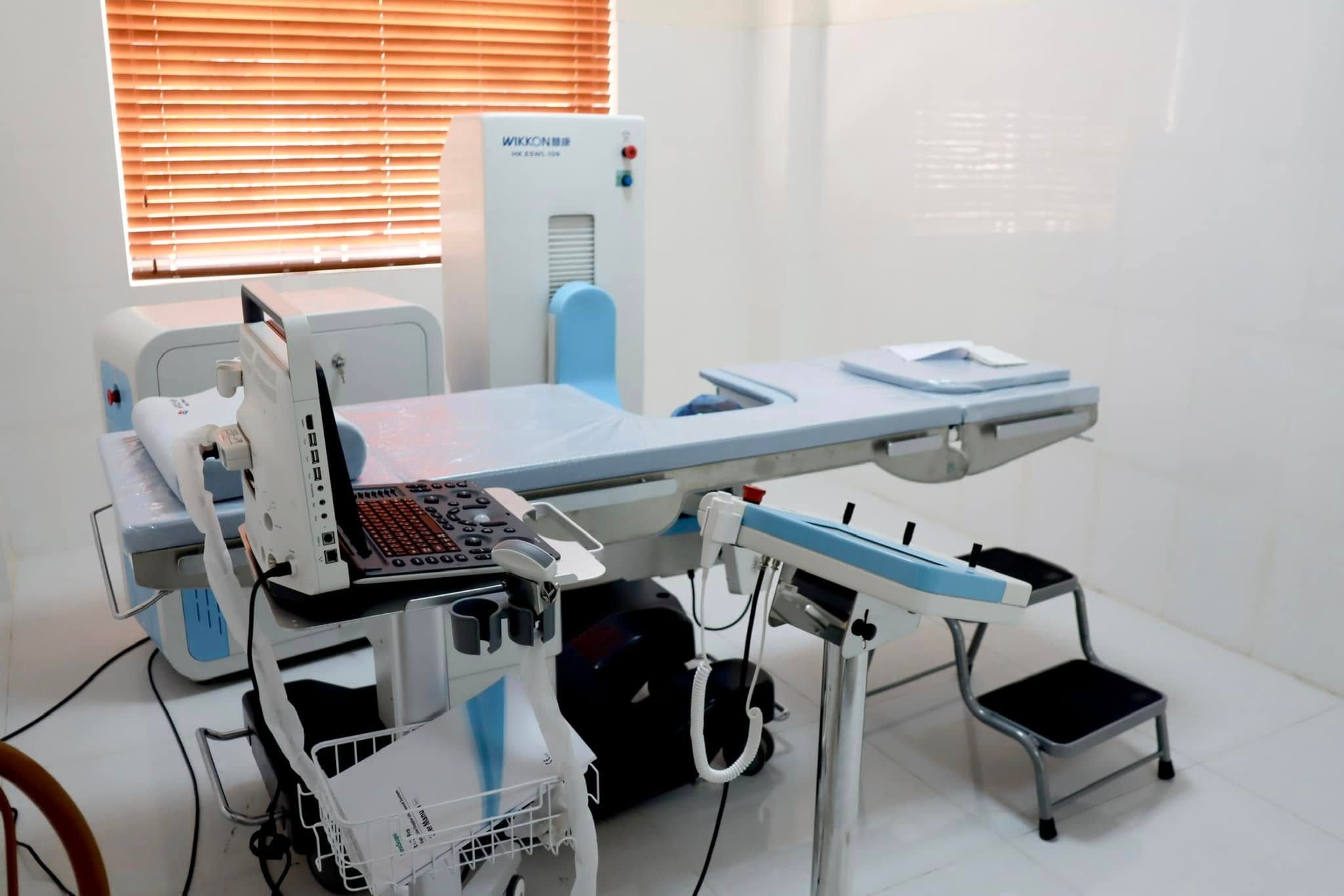 Máy tán sỏi hiện đại tại Bệnh viện Y học cổ truyền tỉnh. 482960364-1190589992827763-7337679348978309734-n.jpg