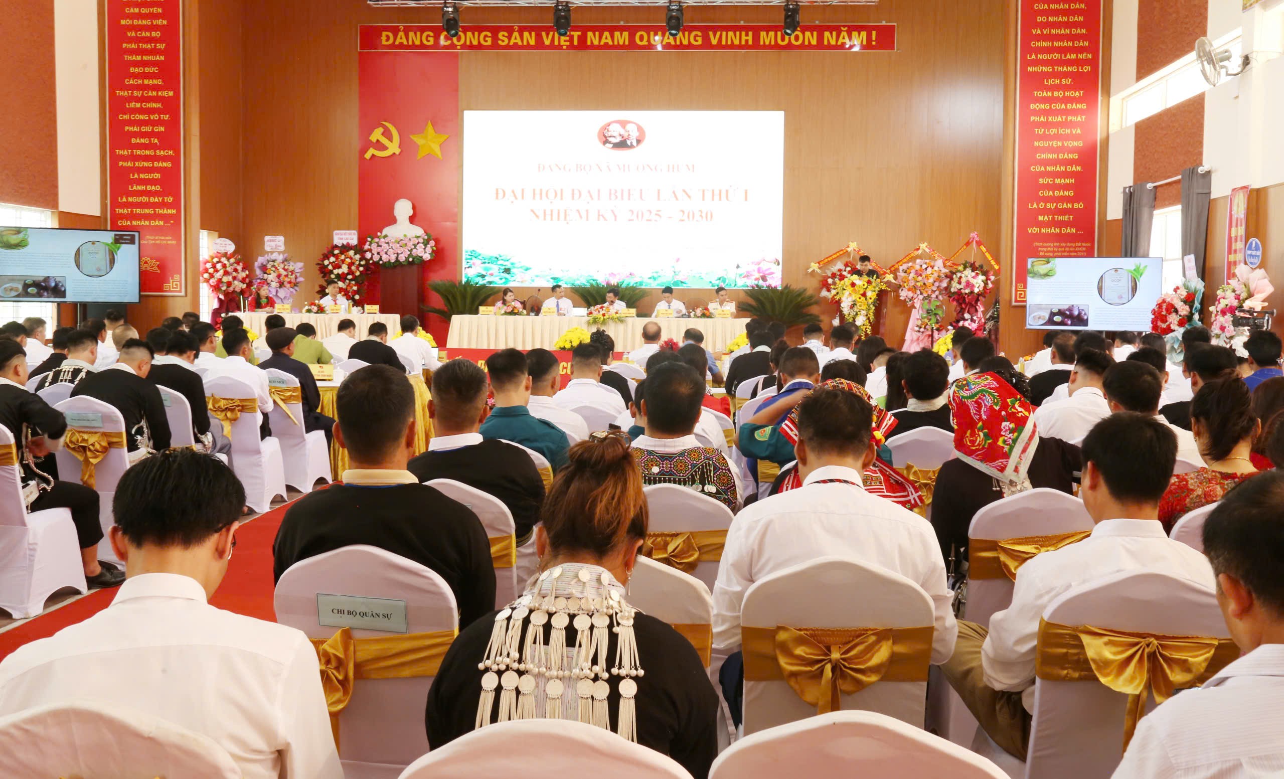 Quang cảnh Đại hội. z6895338667384-91f67fd9bc59ba3dda12caaa11a9a0d6.jpg