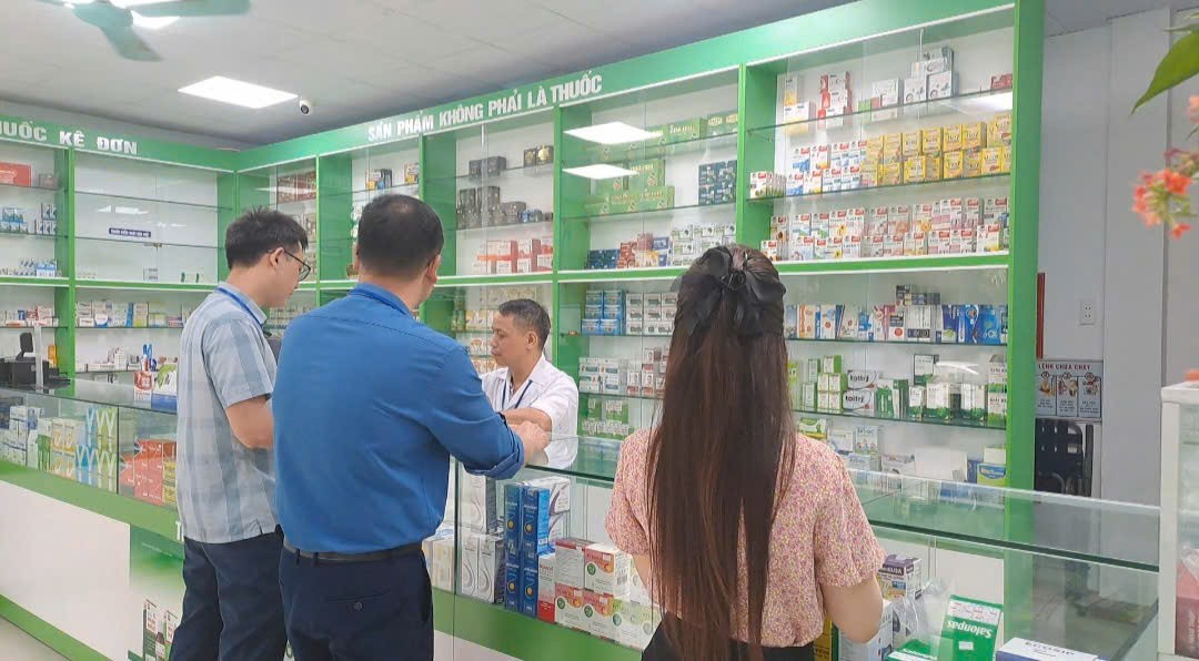 Tăng cường công tác thanh tra, kiểm tra đối với các cơ sở kinh doanh dược. z6578158893724-4bda7d55bf85e42c23097caf2a022e8f.jpg