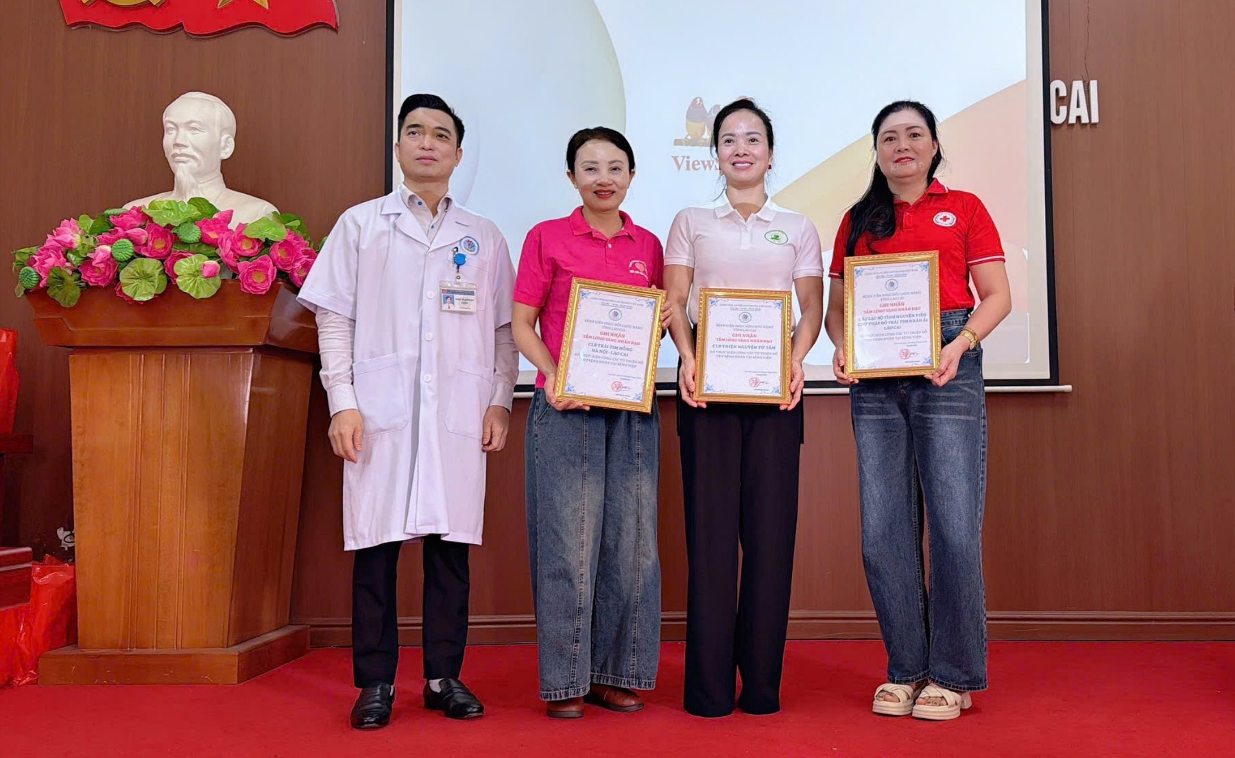 Trao ghi nhận tấm lòng vàng cho các câu lạc bộ thiện nguyện, nhà hảo tâm. z6428267378309-b8516668b6075778ff6e972496ba6420-6179.jpg