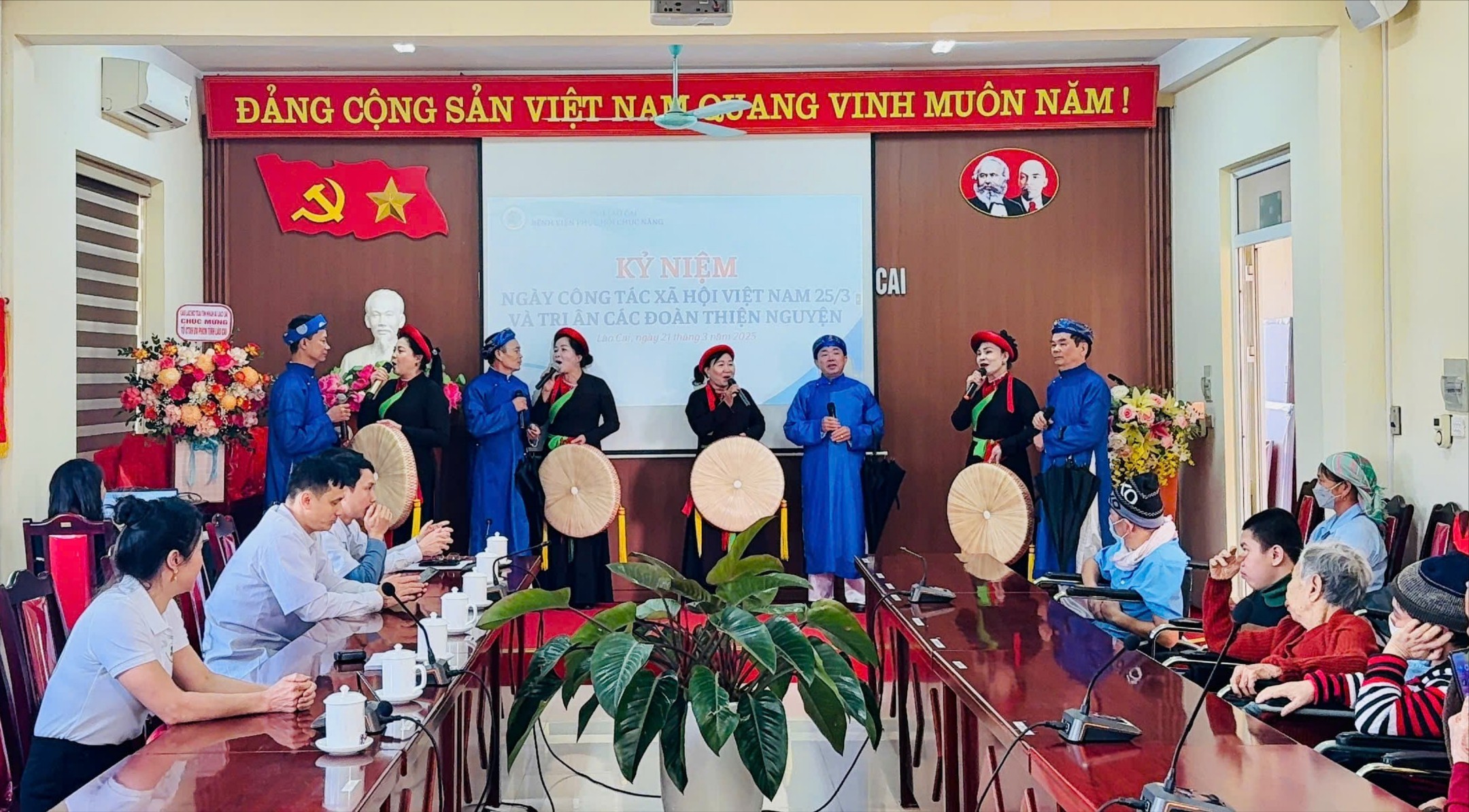 Tiết mục văn nghệ đặc sắc tại chương trình. z6428267470702-12a5f00b5a72e2af078beaf5f761457b-6609.jpg