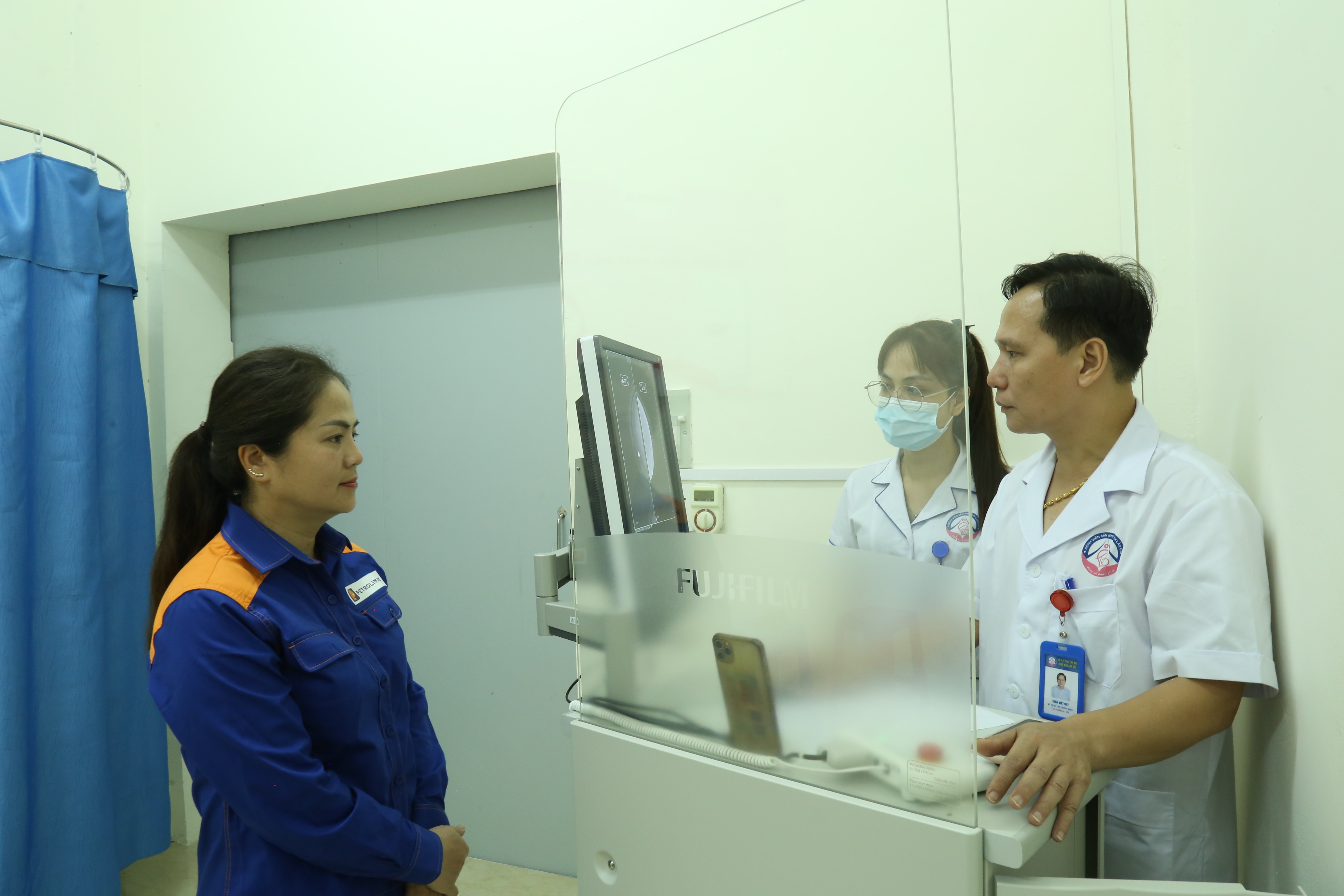 Đoàn viên, người lao động được khám và xét nghiệm cận lâm sàng. img-0205.jpg