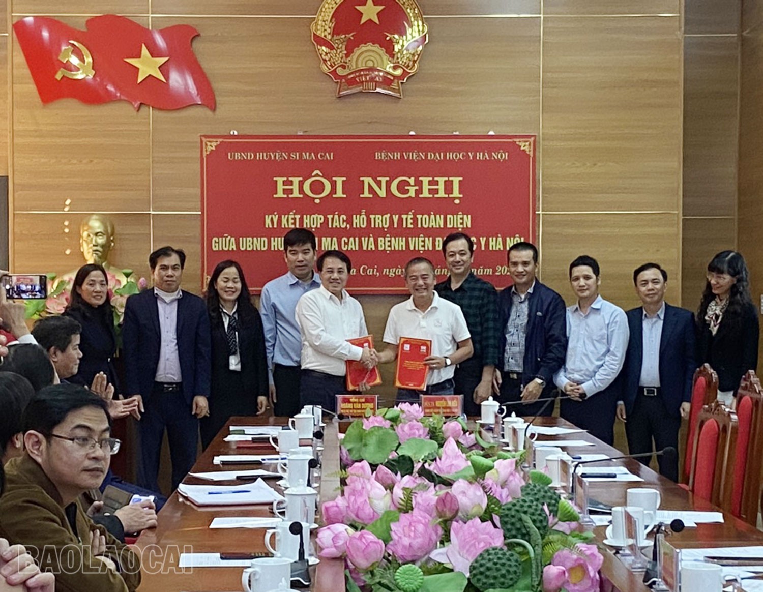 ຄະນະກຳມະການປະຊາຊົນເມືອງຊີມາໄກ ໄດ້ລົງນາມໃນສັນຍາຮ່ວມມືກັບໂຮງໝໍມະຫາວິທະຍາໄລການແພດຮ່າໂນ້ຍ. si-ma-cai-ky-ket-dai-hoc-y-ha-noi-1-6711.jpg