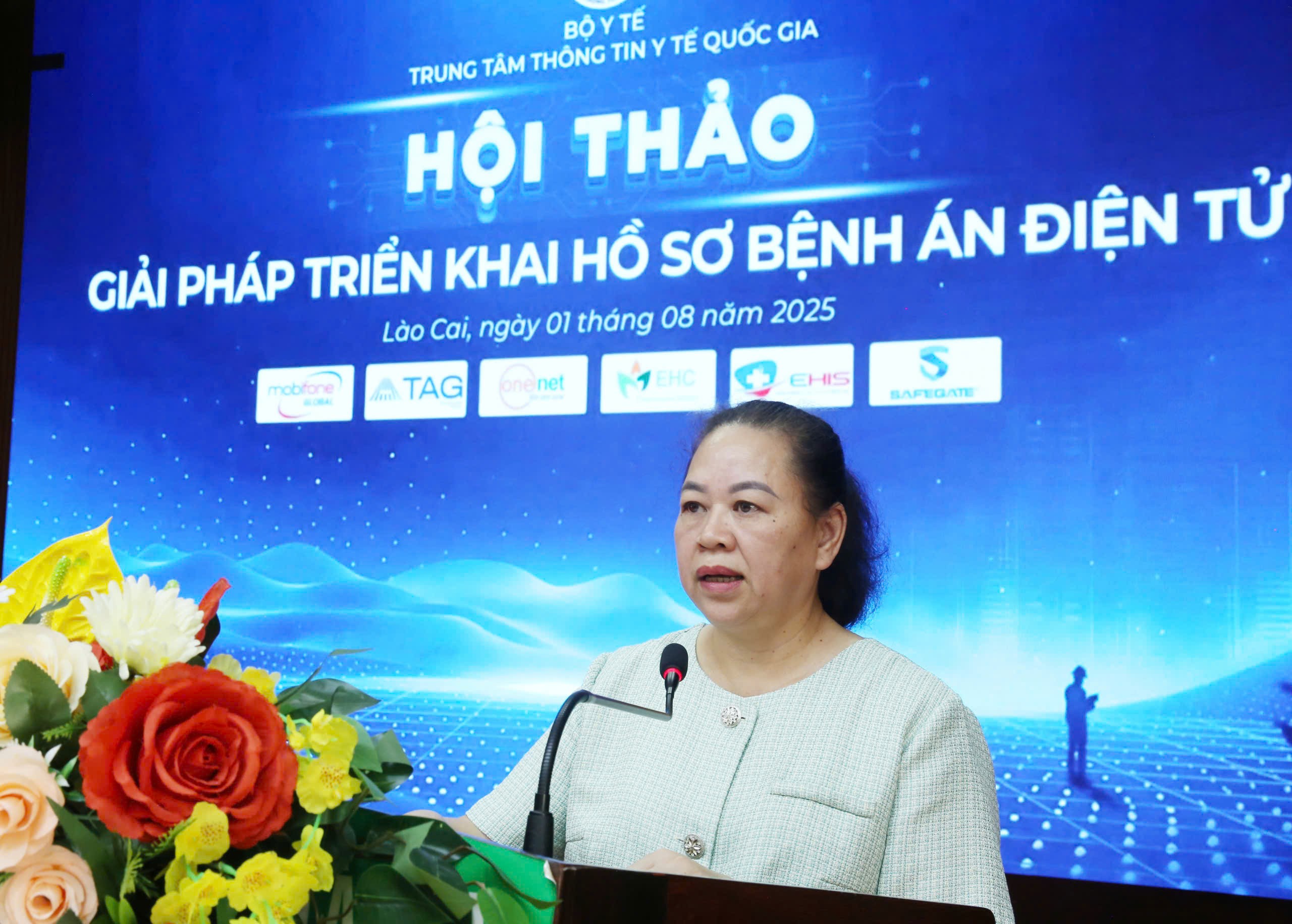 Đồng chí Phạm Bích Vân, Phó Giám đốc Sở Y tế tỉnh Lào Cai phát biểu tại Hội thảo. z6862610807886-07f144a8081f4b3bddde87cdb0f3f81d.jpg