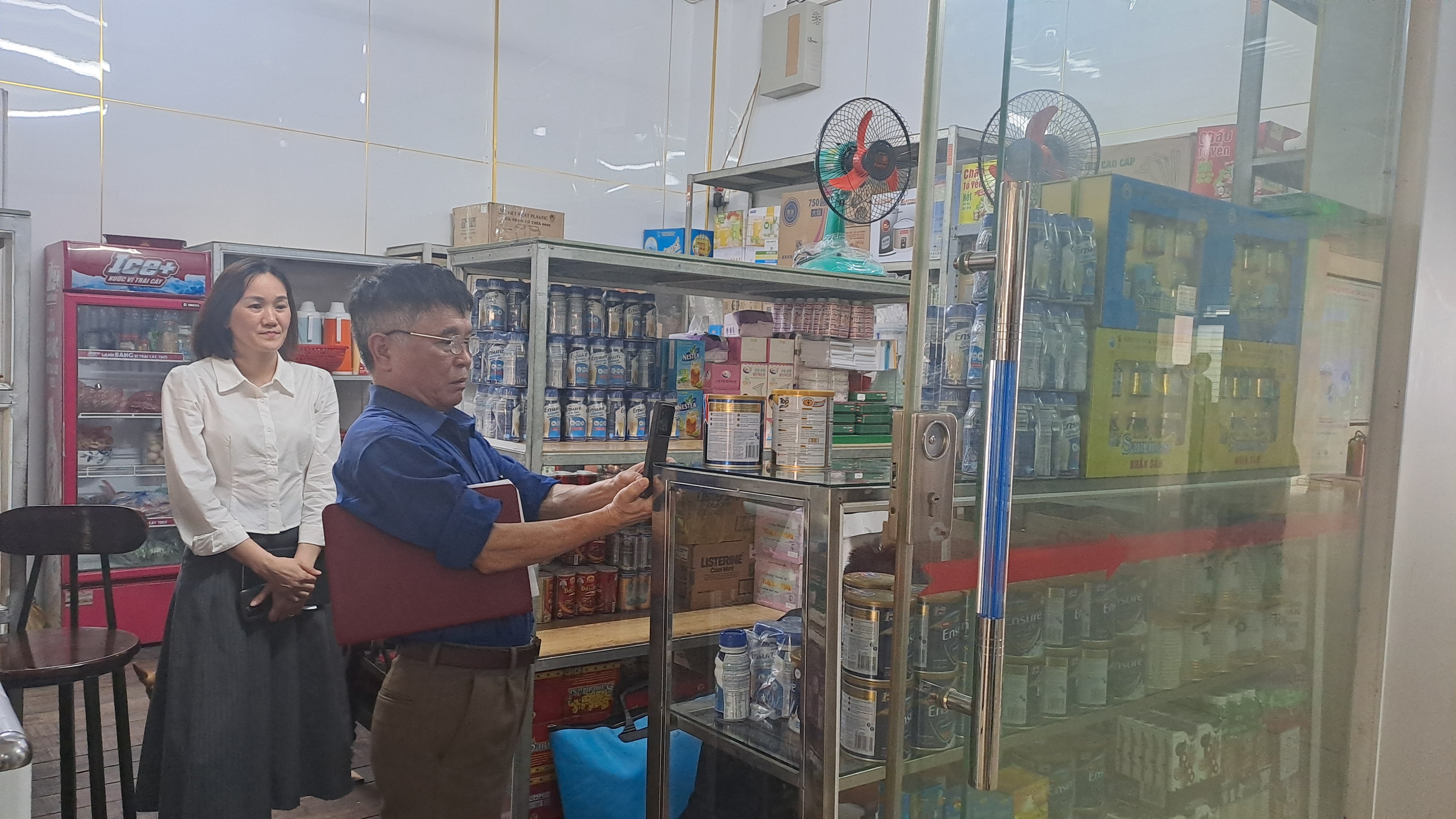 Kiểm tra việc chấp hành các quy định của pháp luật trong kinh doanh thực phẩm. 1000035493.jpg