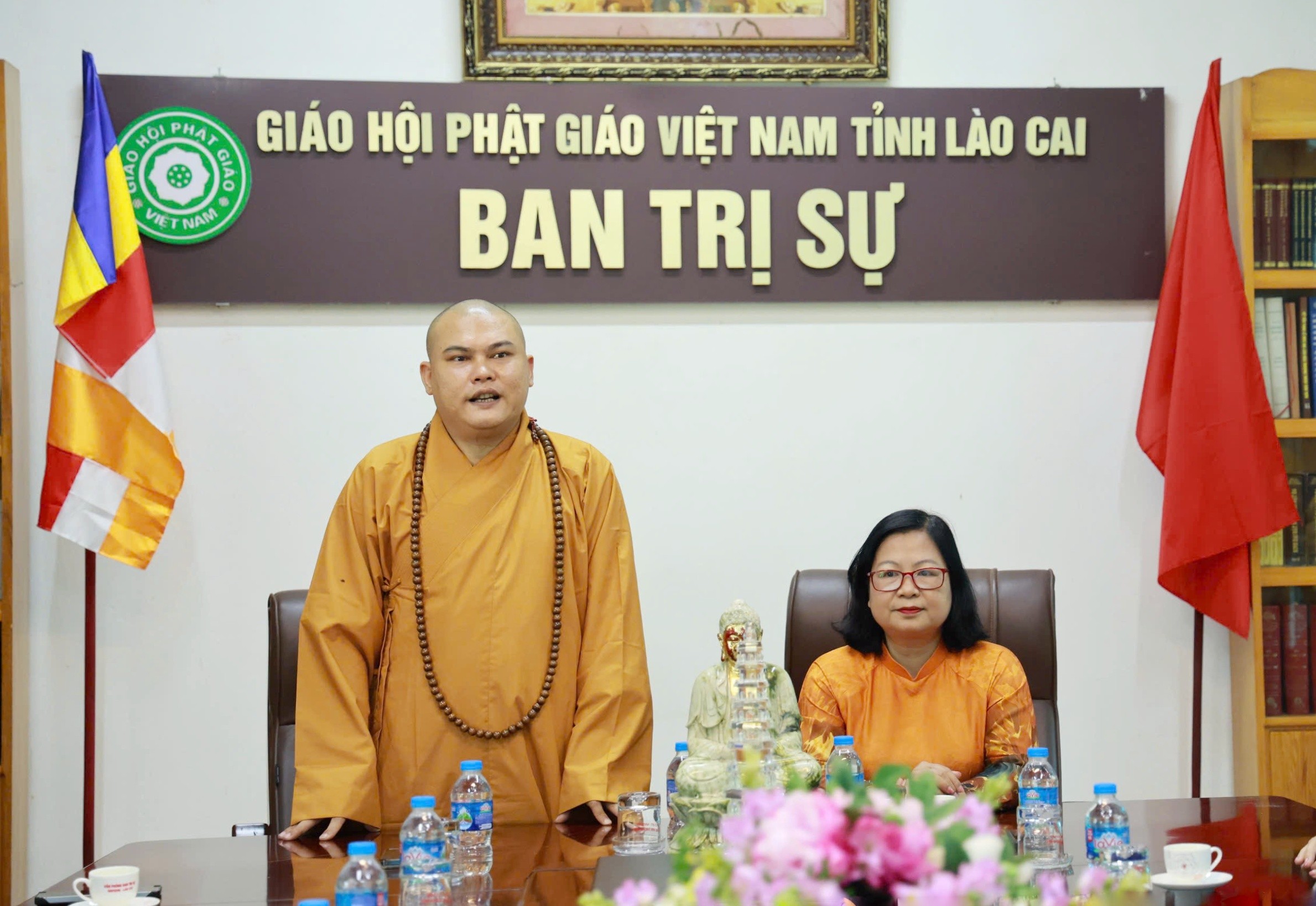 Đại đức Thích Chân Tín, Phó Ban Trị sự Giáo hội Phật giáo Việt Nam tỉnh Lào Cai phát biểu tại buổi gặp mặt. 1000036207.jpg