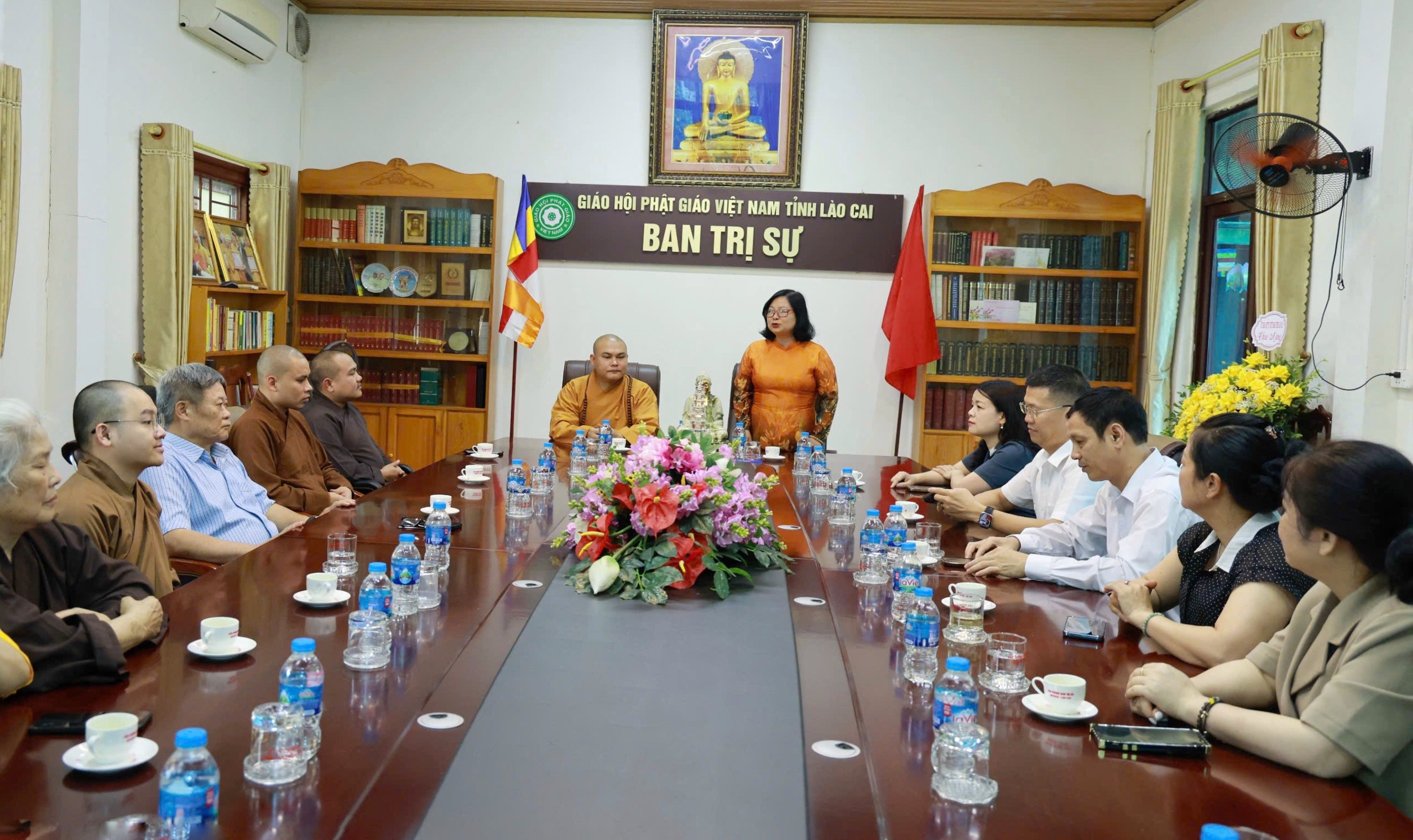 Quang cảnh buổi gặp mặt. 1000036202.jpg