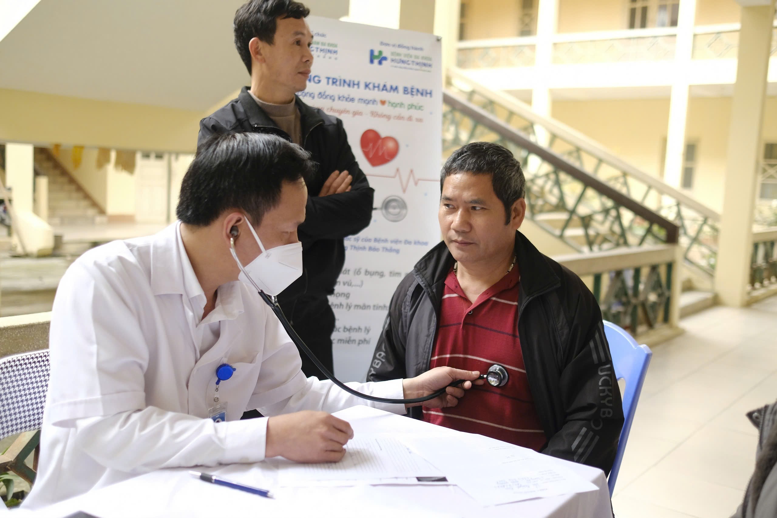 Khám sức khỏe tổng quát cho người dân. 1000036218.jpg