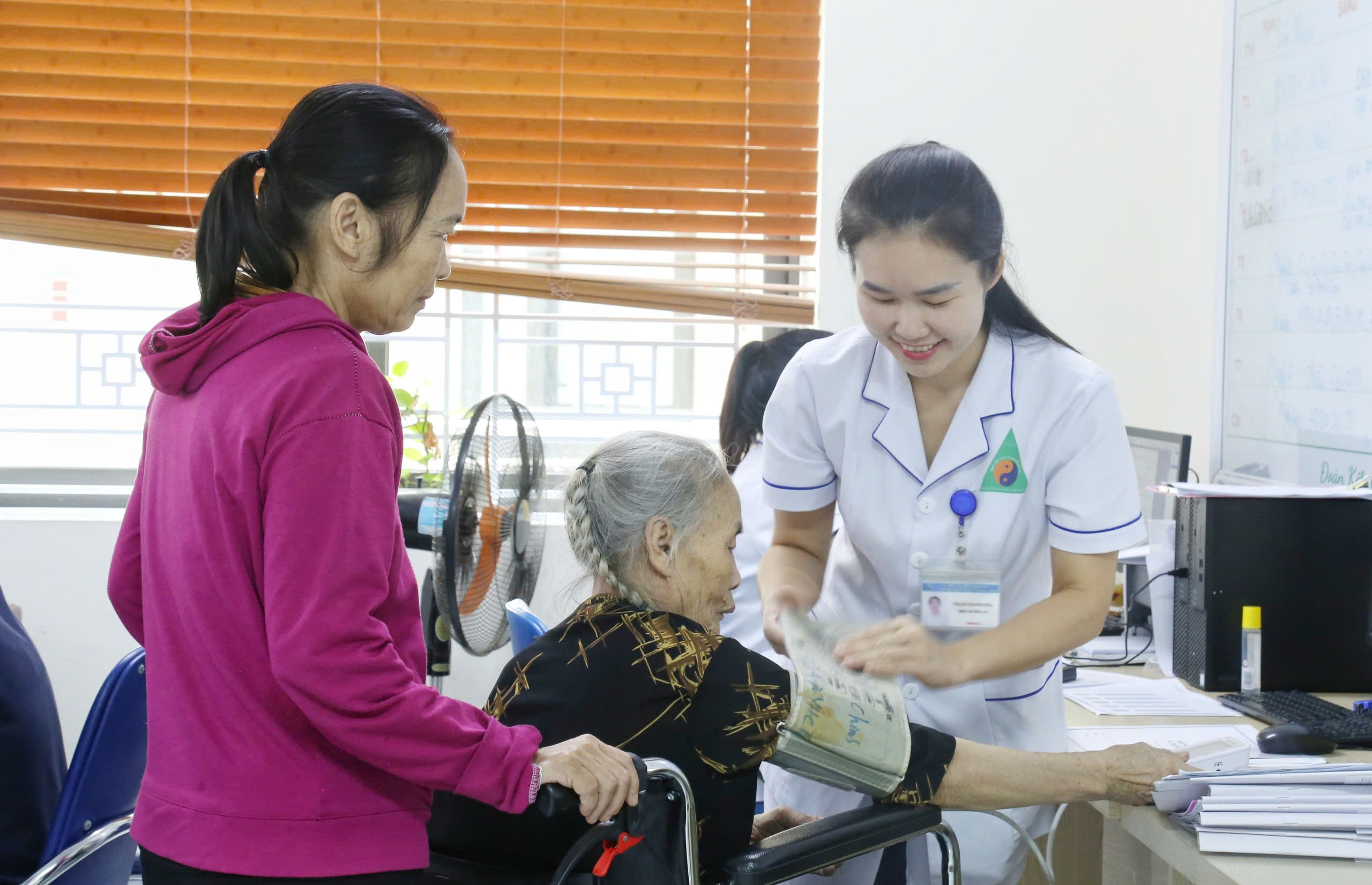 Bệnh viện Y học cổ truyền tỉnh là đơn vị đạt tỷ lệ hài lòng gần như tuyệt đối. z7141064573405-2fc1af8e328ab725e7ee8f4df4fca114.jpg