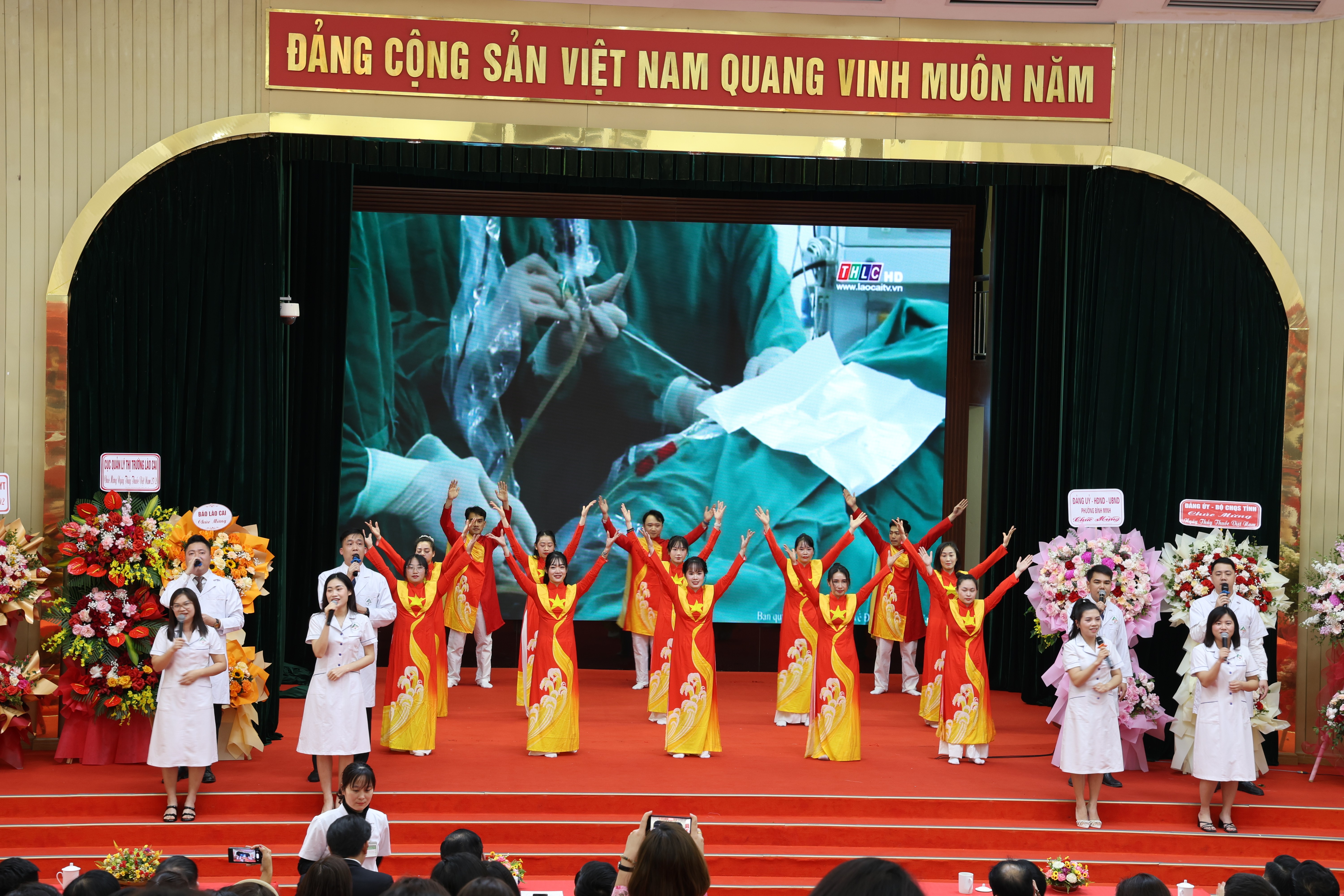 Tiếng hát của đội ngũ cán bộ y tế Bệnh viện Đa khoa tỉnh. 060a8656.jpg