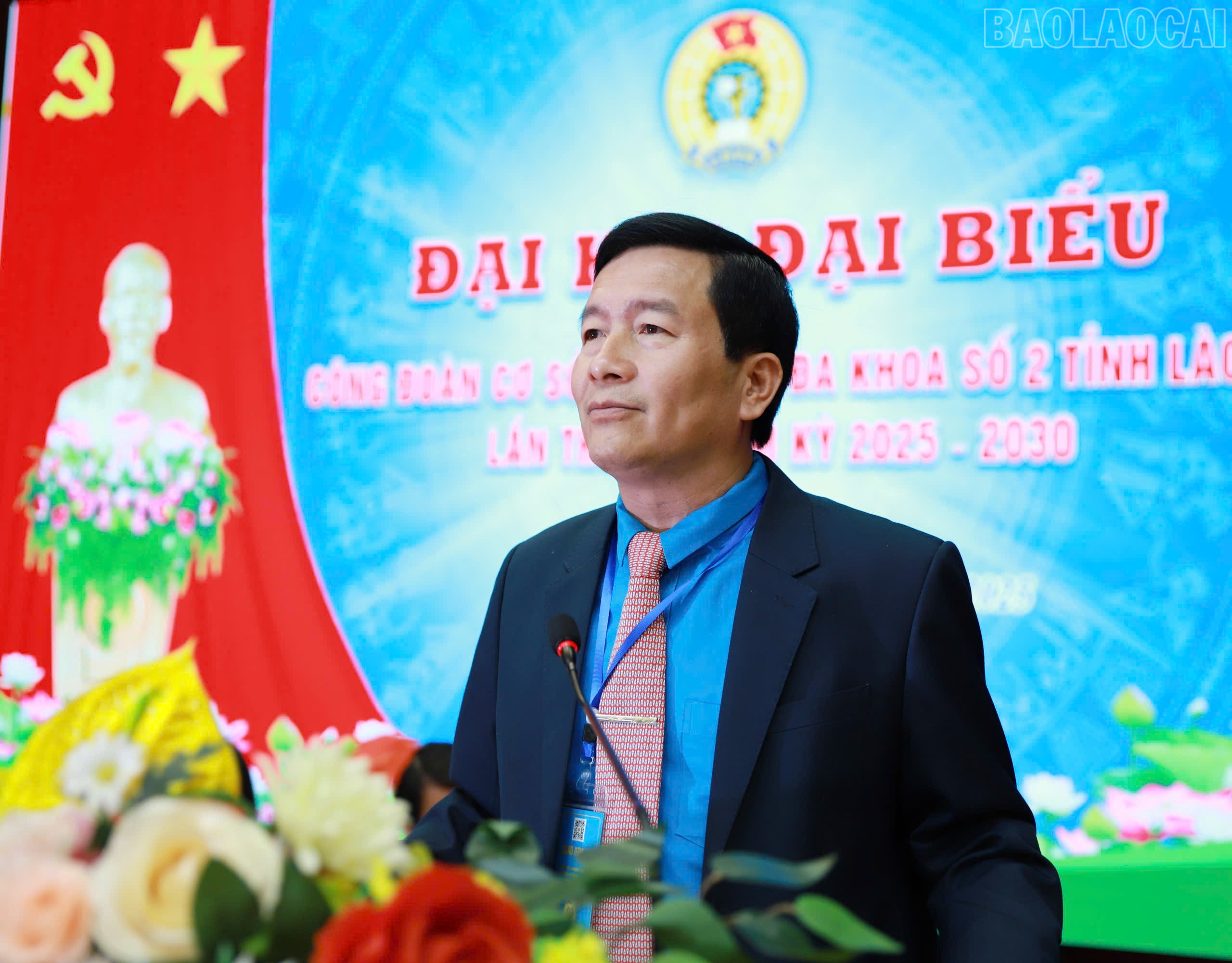 Đồng chí Phạm Văn Thinh - Bí thư Đảng ủy, Giám đốc Bệnh viện Đa khoa số 2 phát biểu tại đại hội.