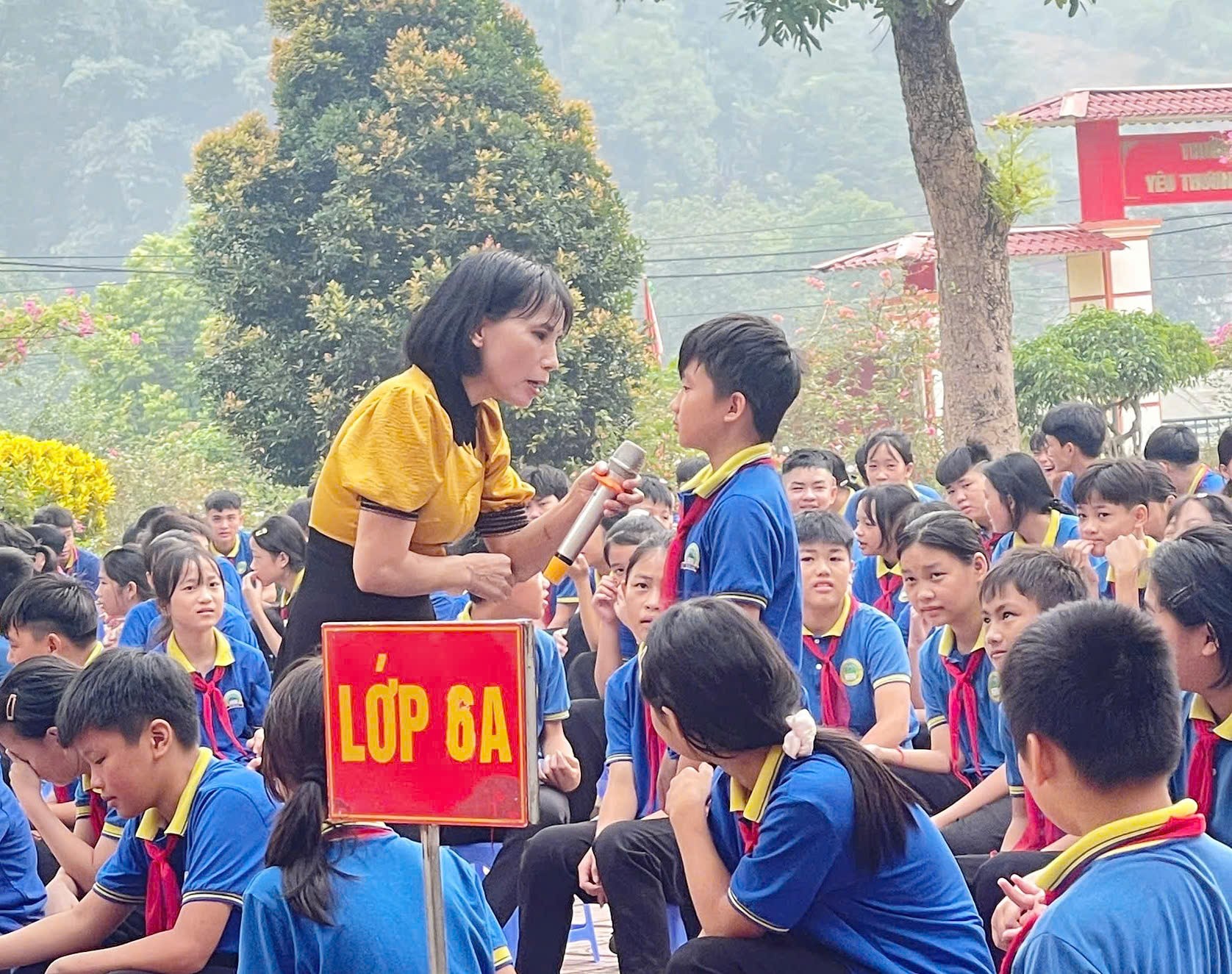 Học sinh chia sẻ tại diễn đàn. z7113380270063-1f8e3d2ff8806971db3a36d6784f3170.jpg