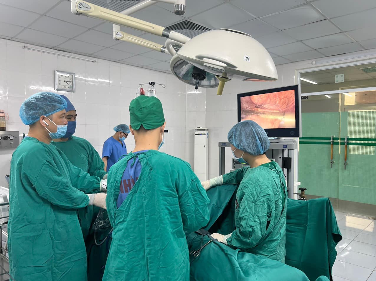 Đội ngũ bác sỹ chuyên môn sâu đã làm chủ nhiều kỹ thuật cao. 420527892-369957802302714-5525377013492746684-n.jpg