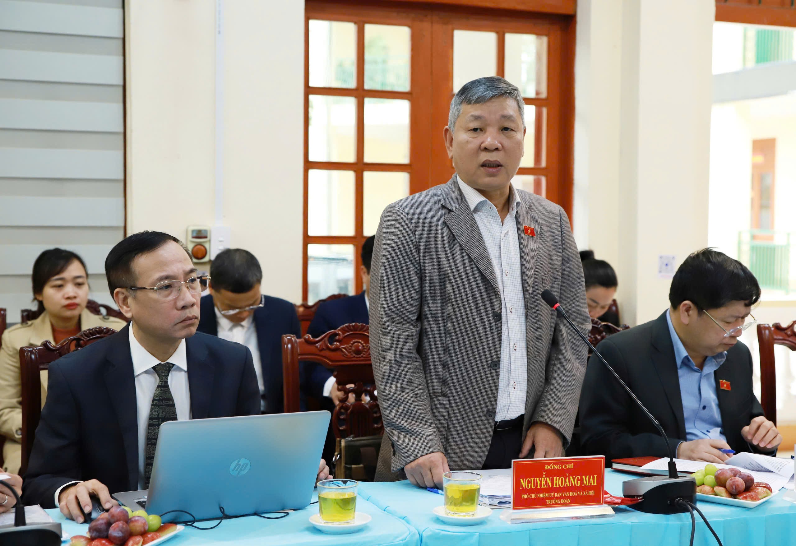 Đồng chí Nguyễn Hoàng Mai, Phó Chủ nhiệm Ủy ban Văn hóa và Xã hội phát biểu tại buổi làm việc. z6424057907843-57139c56cd29df294507ad941051696e.jpg