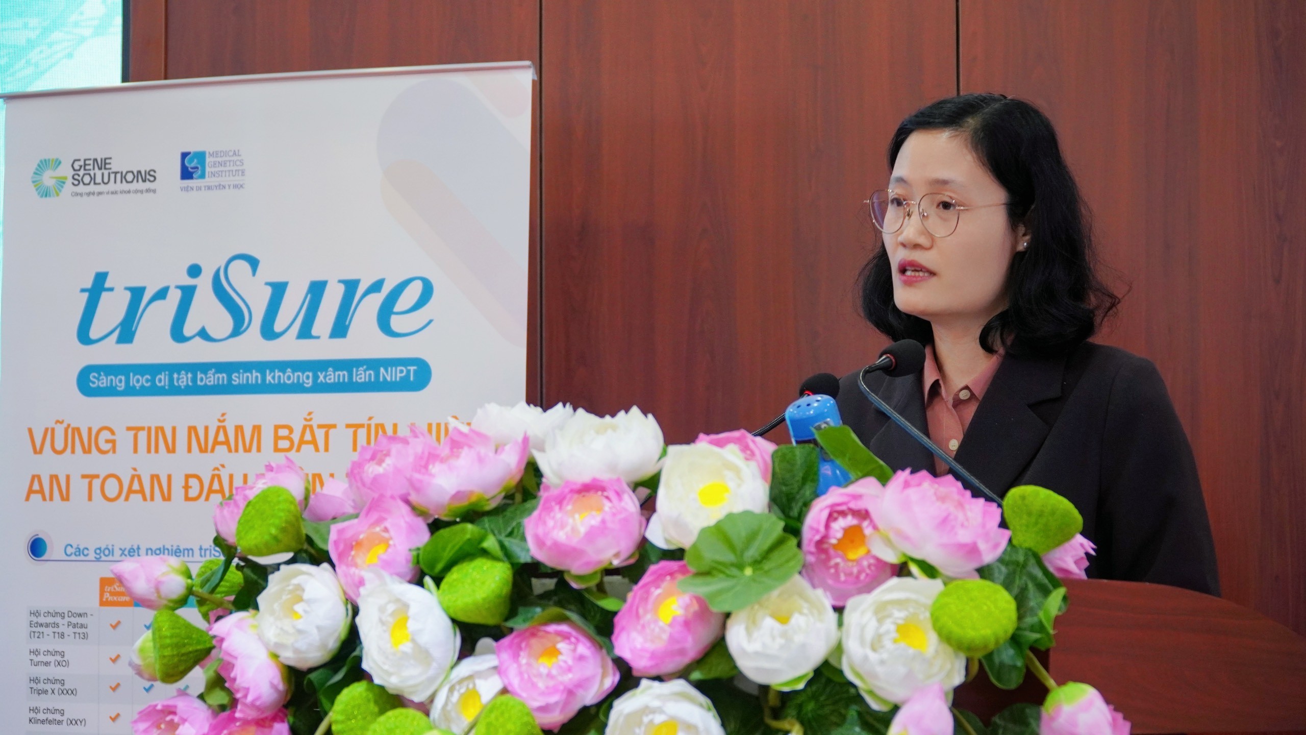 Bà Bùi Thị Thảo, Giám đốc Kinh doanh kênh Sản - Khu vực miền Bắc, Công ty Gene Solutions phát biểu tại chương trình. z6425960203168-0fdece7de27f5094eab30b1b6f4d10b7.jpg