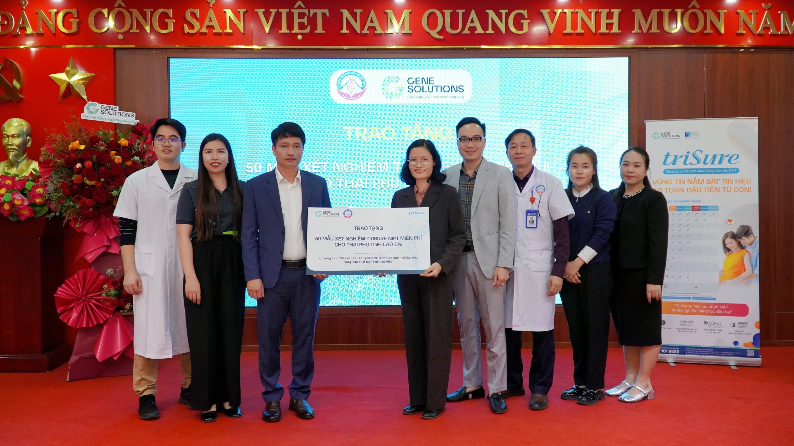 Gene Solutions tặng 50 mẫu xét nghiệm triSure NIPT cho các thai phụ có hoàn cảnh khó khăn. z6425960203182-0cf39c23ae79ced4d01709564aacb1cf.jpg