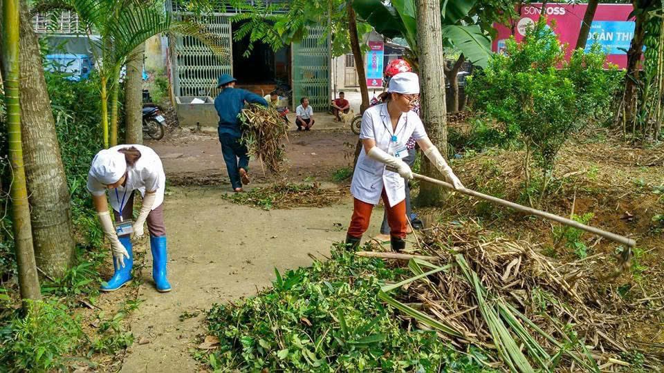 Huy động cộng đồng chung tay vệ sinh môi trường phòng bệnh sốt xuất huyết. z6747818287291-678fbf9fcc116139ac389858c55611d5.jpg