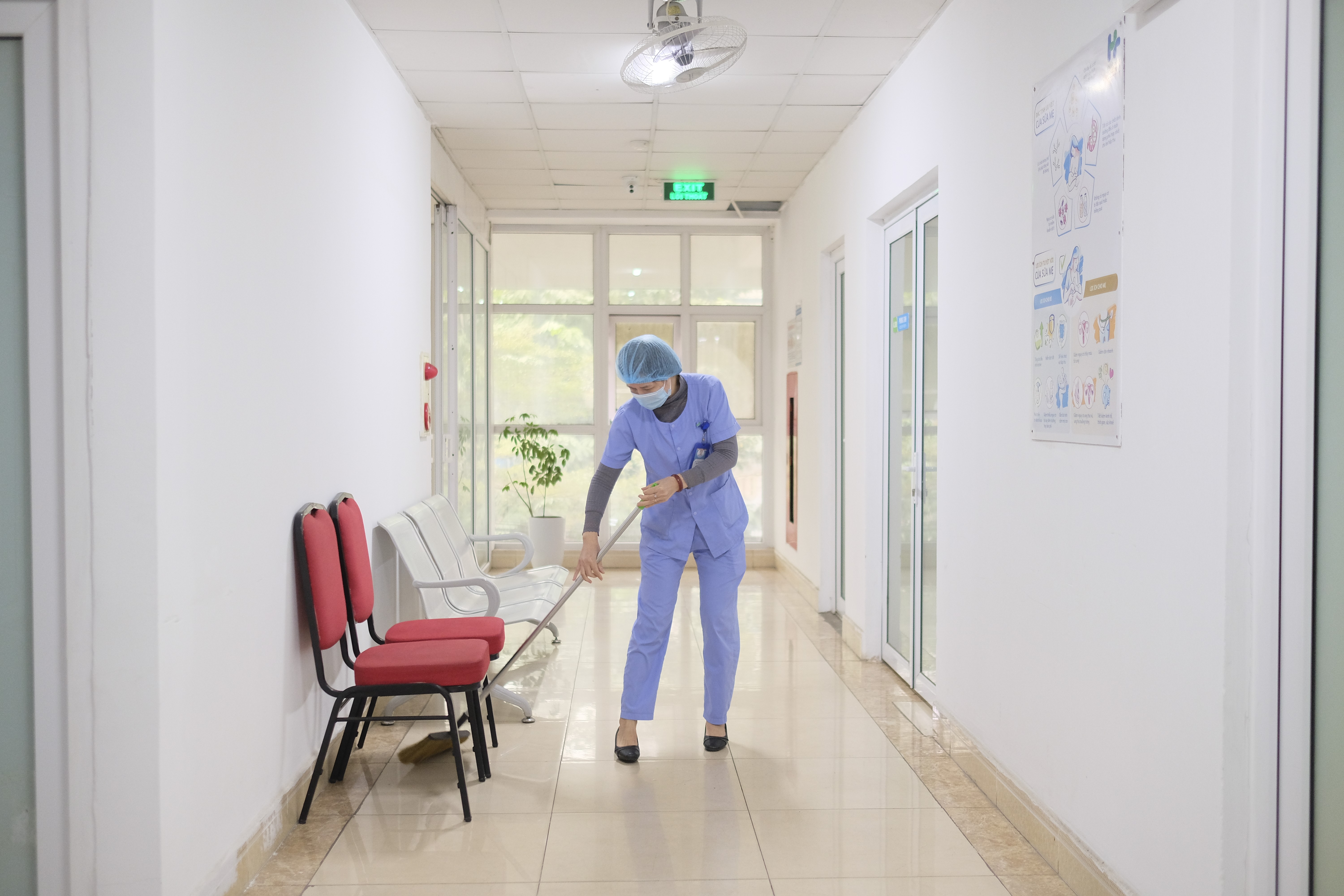 Các bệnh viện thực hiện nghiêm việc kiểm soát nhiễm khuẩn, vệ sinh môi trường. dsf9148.jpg