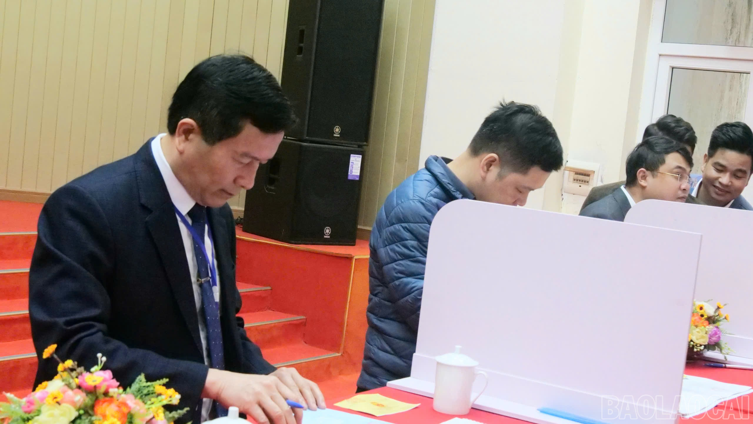 Hoạt động bầu cử diễn ra nghiêm túc, đúng quy trình.