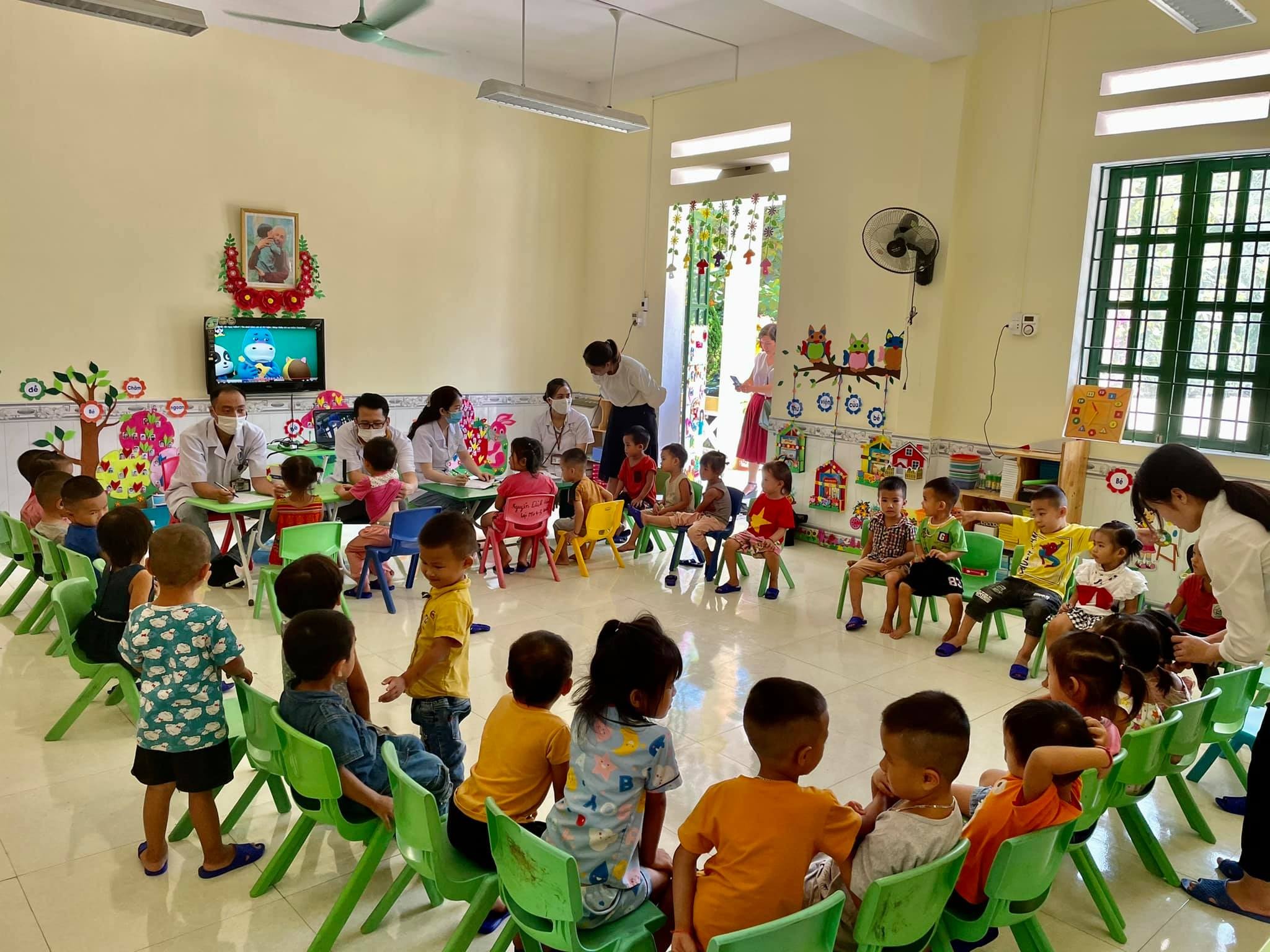 Khám sàng lọc giúp phát hiện nguy cơ cao khuyết tật ở trẻ em. 476627670-8480201835413303-7015520800209885155-n.jpg