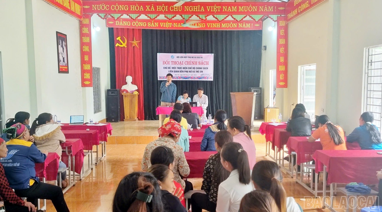 Tổ chức hoạt động đối thoại chính sách liên quan đến phụ nữ và trẻ em gái. 3-2.jpg