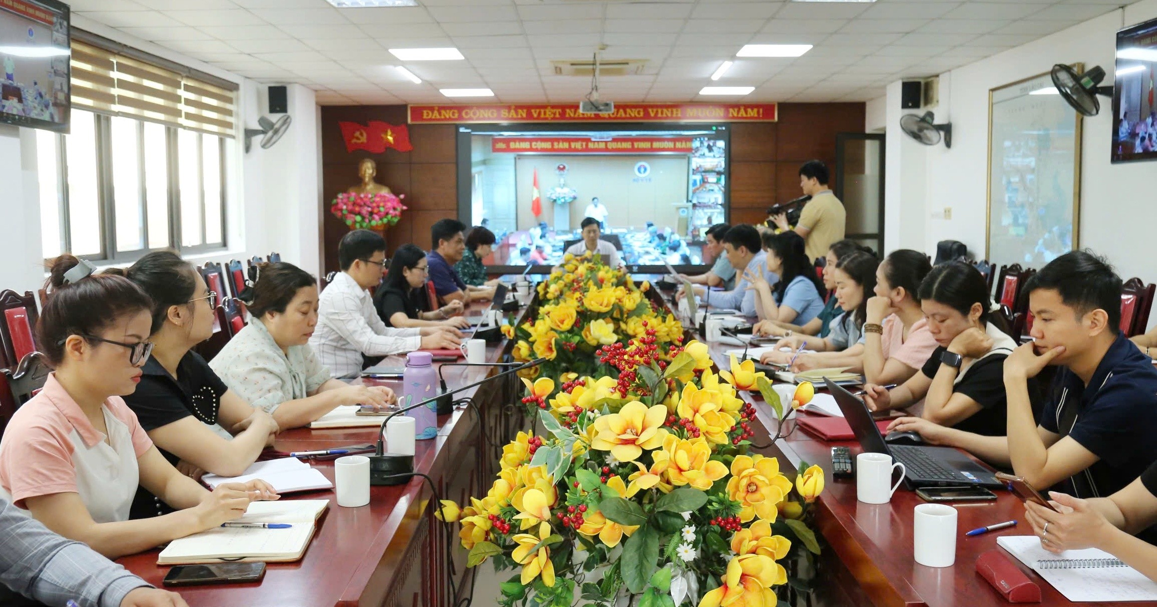 Quang cảnh tại điểm cầu Lào Cai. 1000036182.jpg