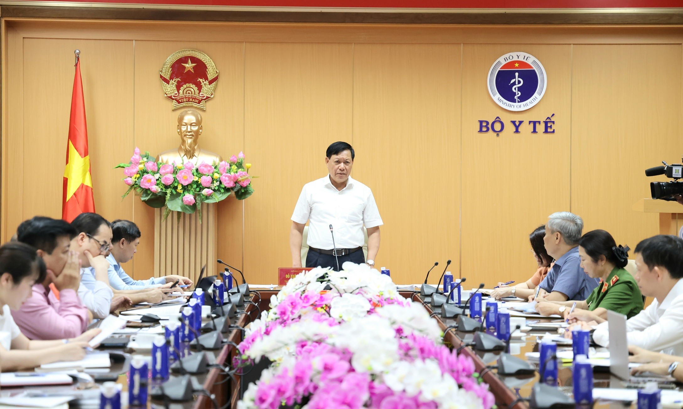 Quang cảnh hội nghị tại điểm cầu Bộ Y tế (Nguồn ảnh: Báo Sức khỏe và đời sống). 1000036183.jpg