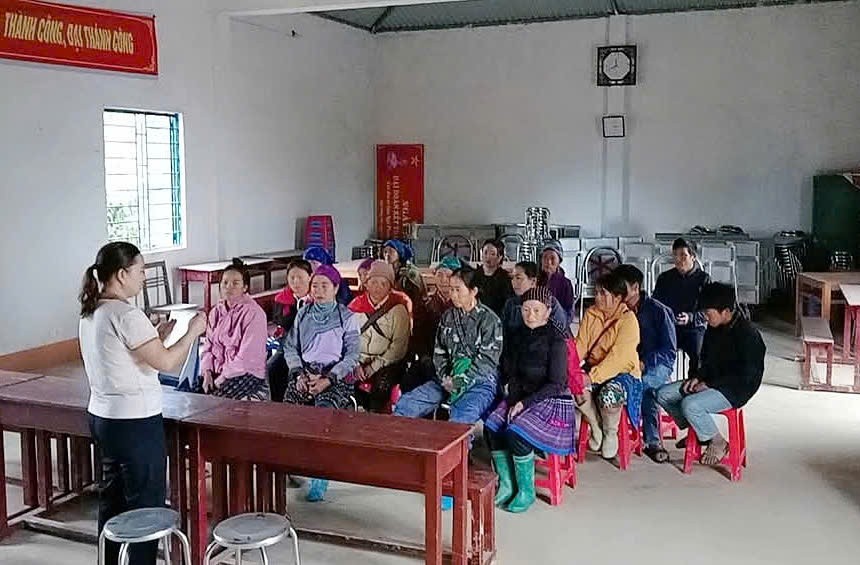 Truyền thông trực tiếp tại Nhà văn hóa thôn Ngải Phóng Chồ, xã Cao sơn. z6652575854696-ee3d6cfd1706706d6d2fa47f96586f9a.jpg