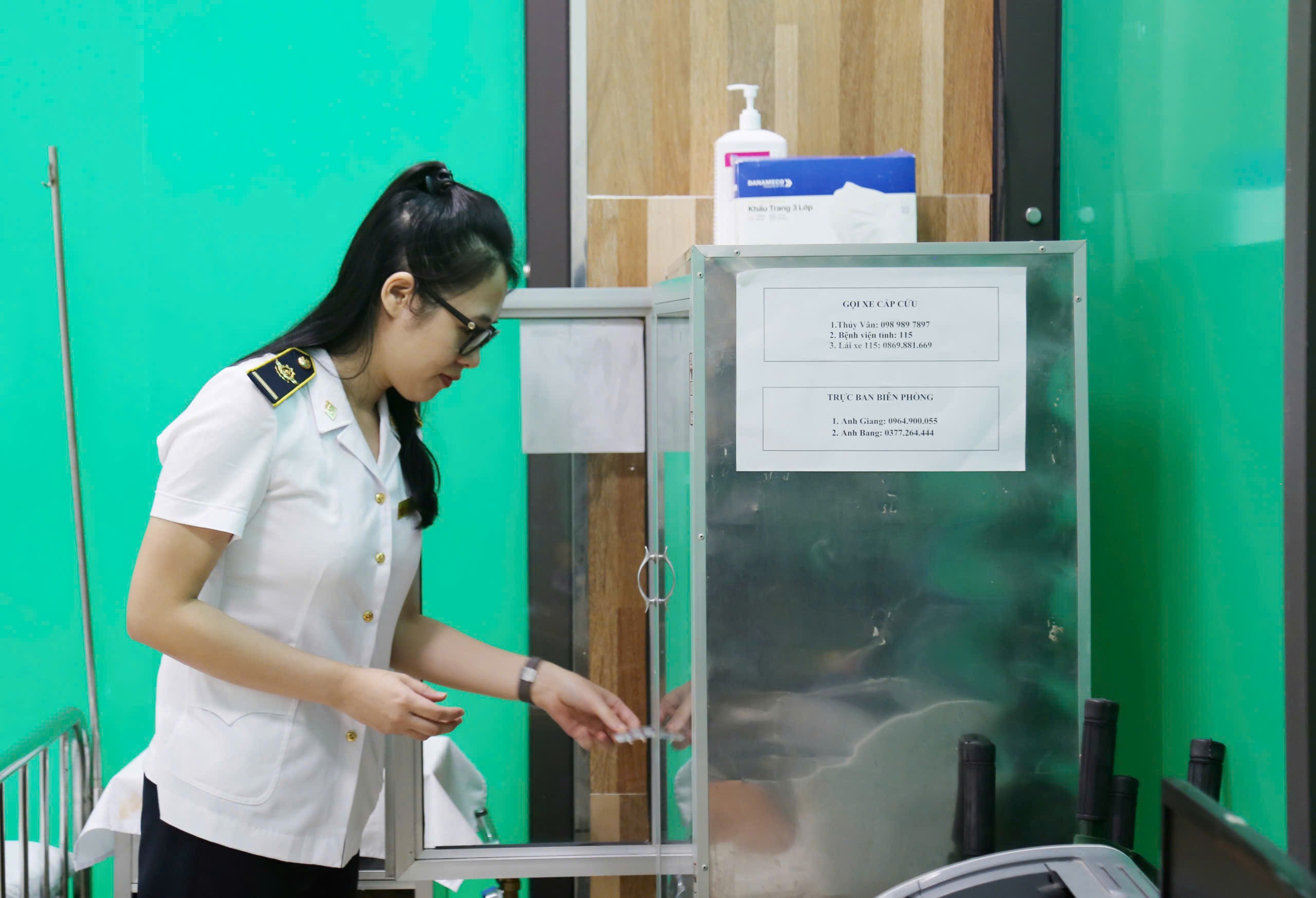 Cơ số thuốc, trang thiết bị y tế được đầu tư chủ động trong công tác cấp cứu, phòng bệnh. z6610942302644-637e87012c29de054b81092319392385.jpg