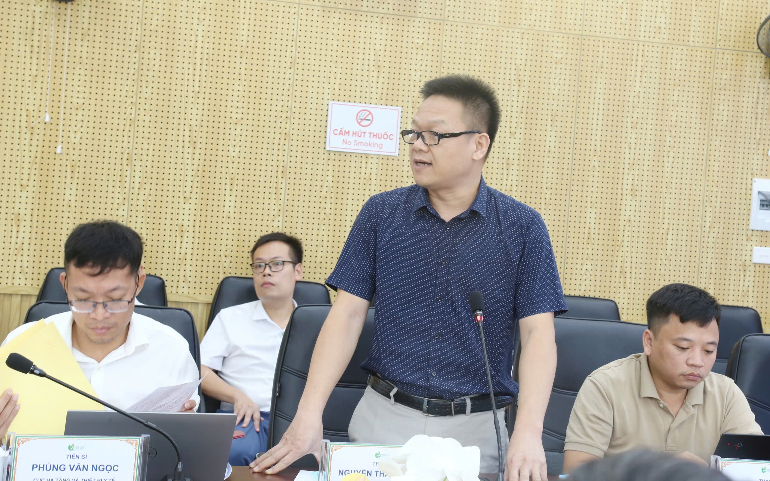 Thành viên Hội đồng phát biểu tại buổi làm việc. z7130230795456-9c7117392785991f413b0bd7b2069740.jpg