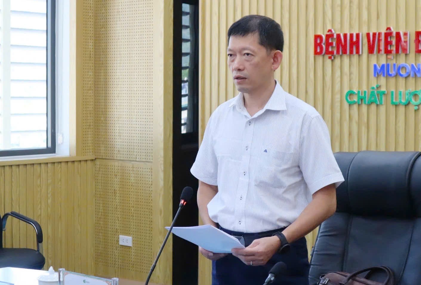 Tiến sĩ Dương Huy Lương - Phó Cục trưởng Cục Quản lý khám, chữa bệnh phát biểu tại buổi làm việc. z7130118708850-1284c3c6bf7bc6912b70431454b38359.jpg