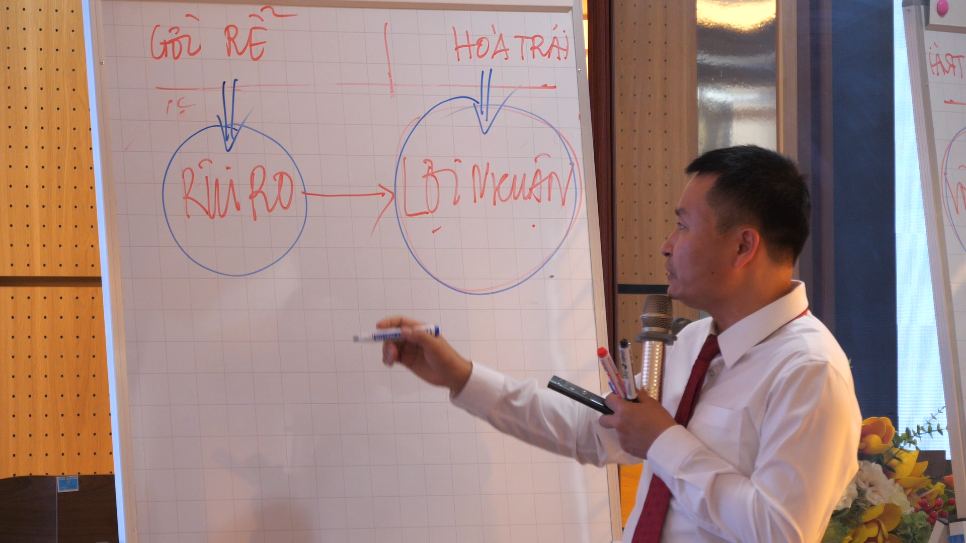 Chia sẻ của chuyên gia tại hội thảo. tap-huan-thue00-03-26-19still003.png