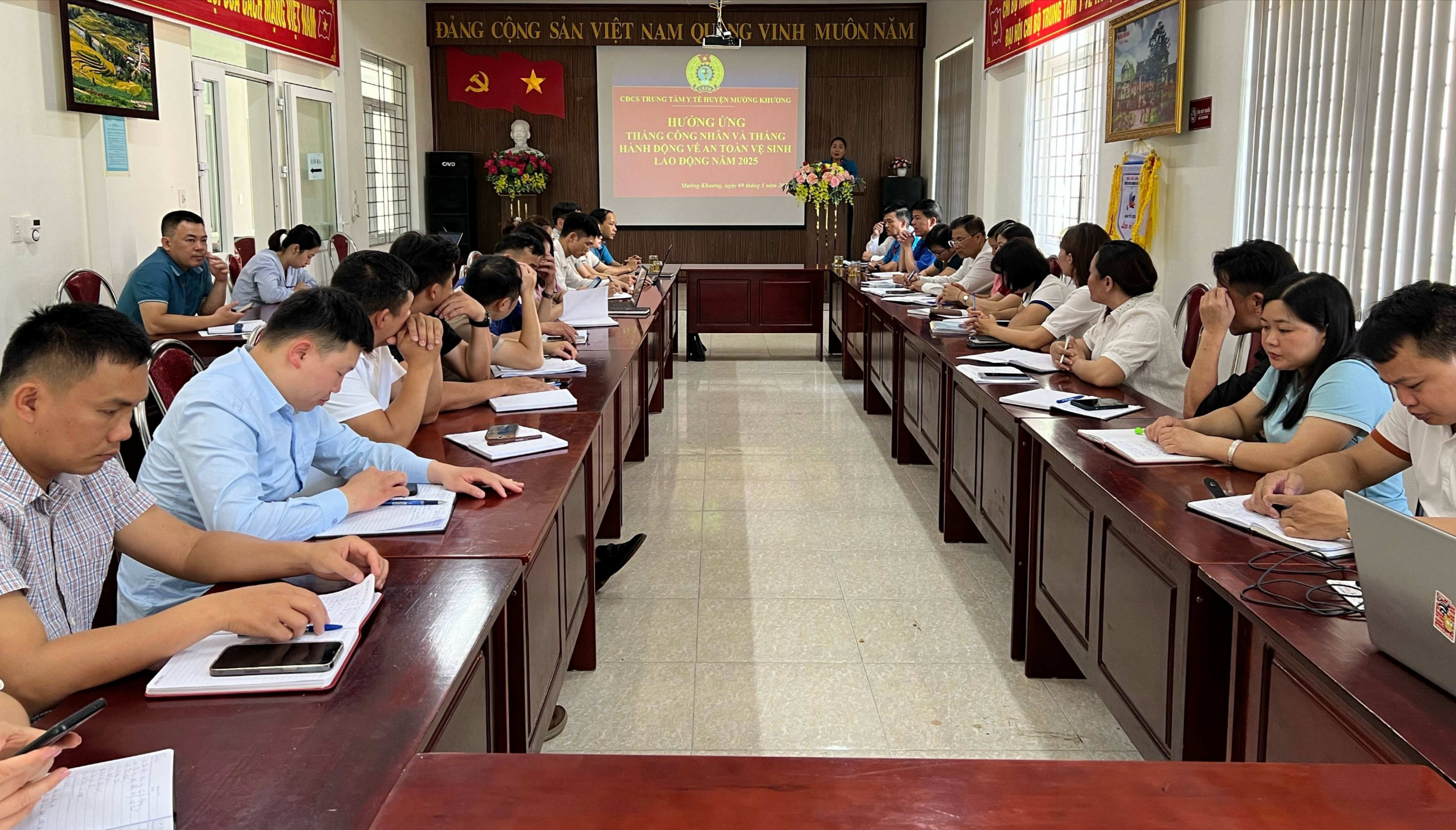 Công đoàn cơ sở Trung tâm Y tế huyện Mường Khương tổ chức hoạt động hưởng ứng Tháng công nhân và Tháng hành động về an toàn vệ sinh lao động. 021e9bac-ef47-4970-8277-7c8d32118c3d-3268.jpg