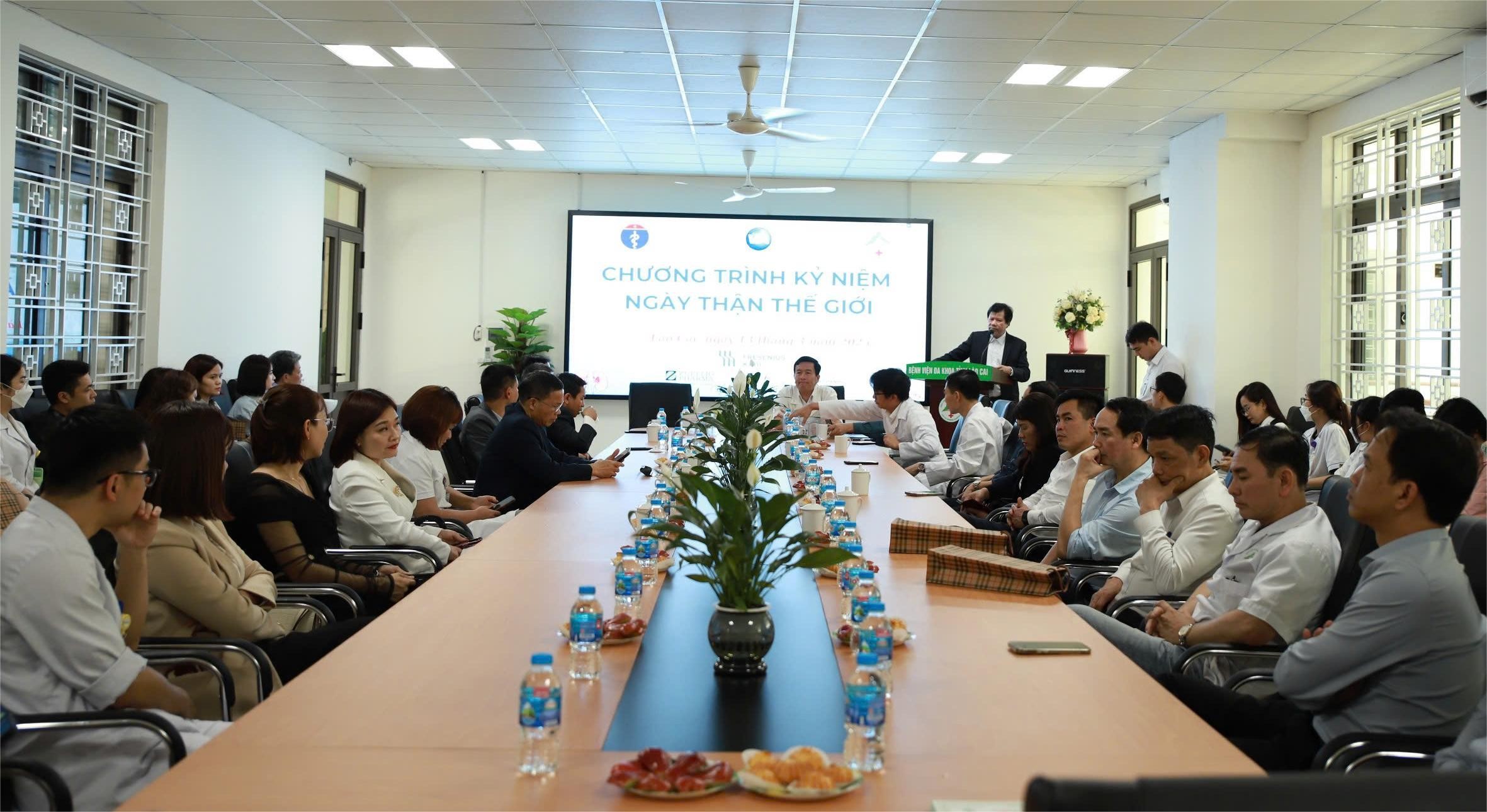 Quang cảnh hội thảo. z6402793973391-ace34a866ec2b7bb400cf1542dbd3dba.jpg
