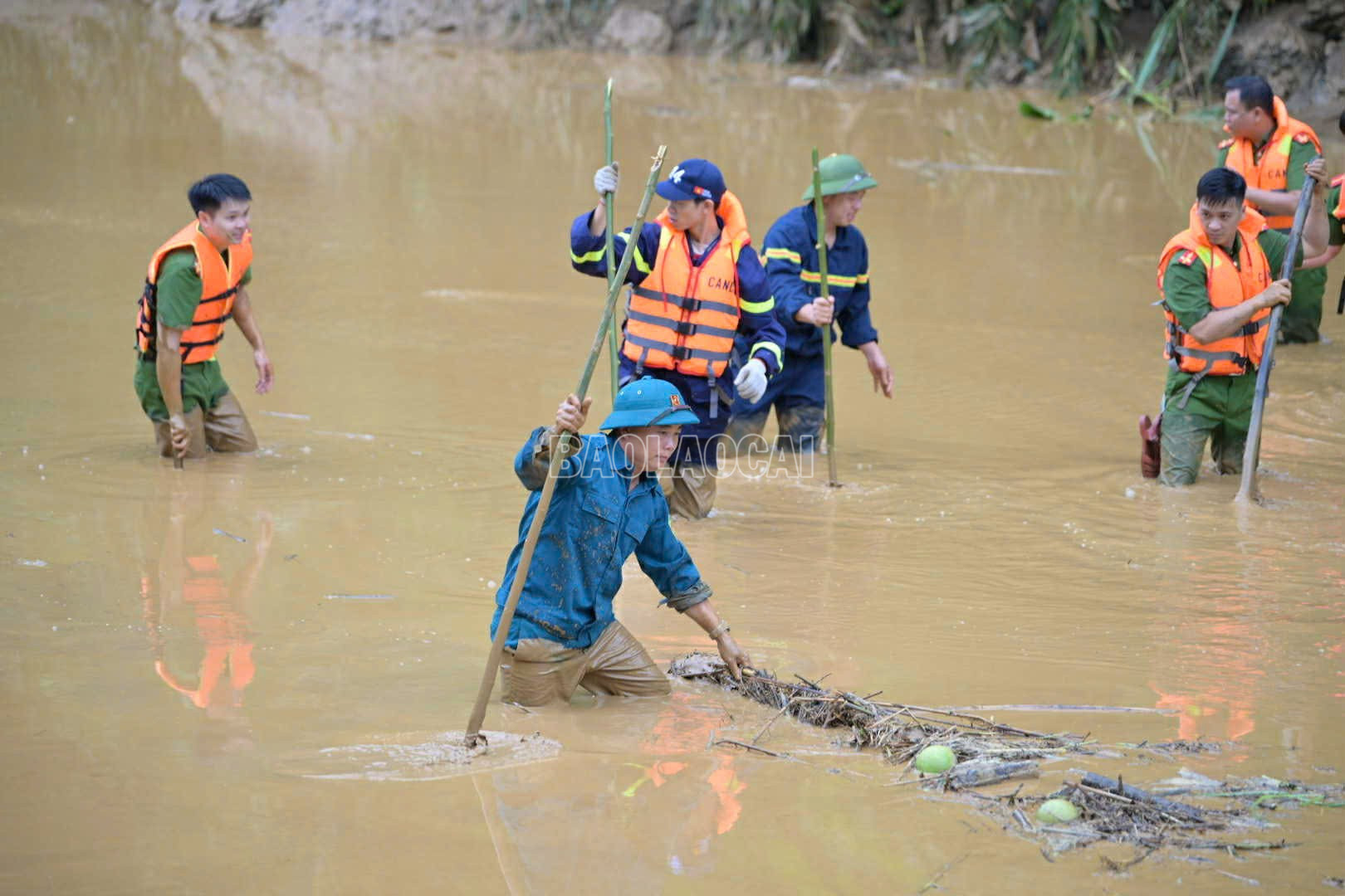 Các lực lượng tham gia tìm kiếm, cứu nạn. Các lực lượng tham gia tìm kiếm, cứu nạn.