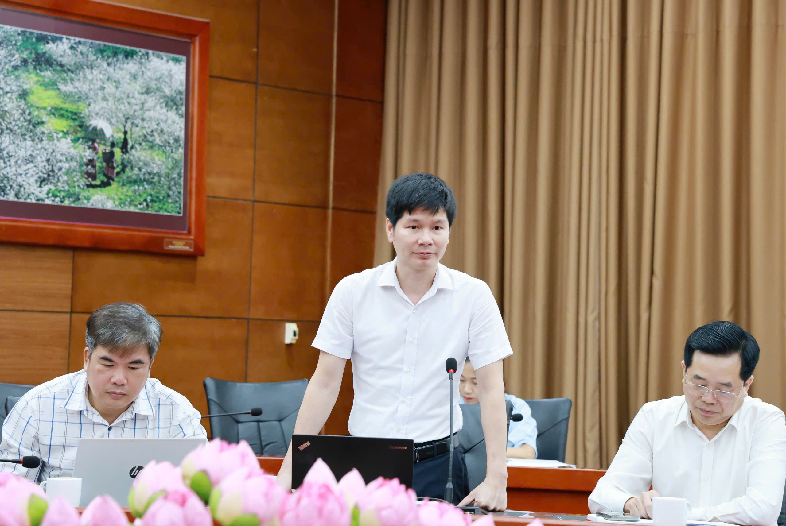 Đại diện lãnh đạo các sở, ngành trả lời một số vấn đề các nhà báo đặt ra. z6743019653726-23cb365e11c7de8e58ca8071ba99a8db.jpg