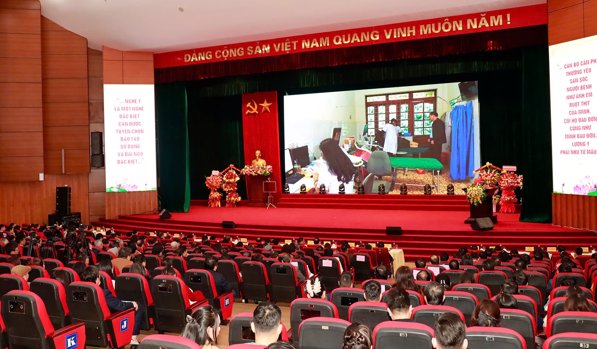 Quang cảnh lễ kỷ niệm. z6347986278454-b70a2847c63ce15d0c811caaa80df6cd.jpg