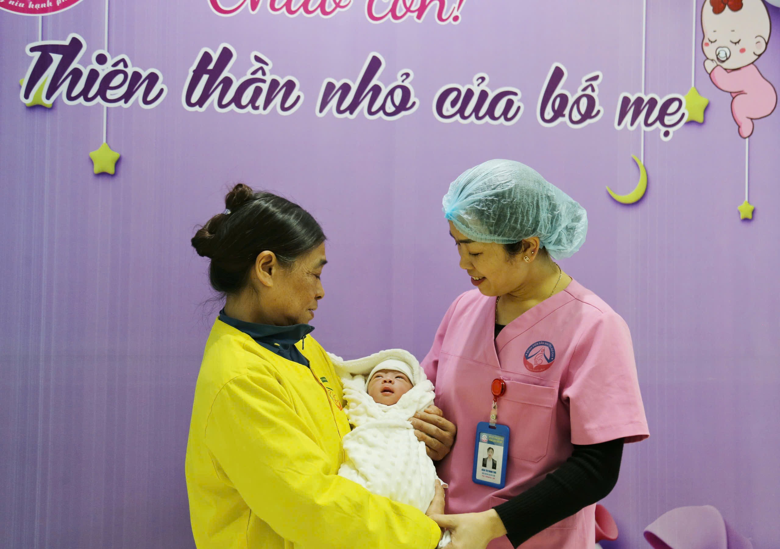 Em bé kháu khỉnh chào đời khỏe mạnh trong niềm vui của gia đình và đội ngũ y - bác sỹ. z6271931350981-c6424245e5099fa85c1616c452640ece.jpg