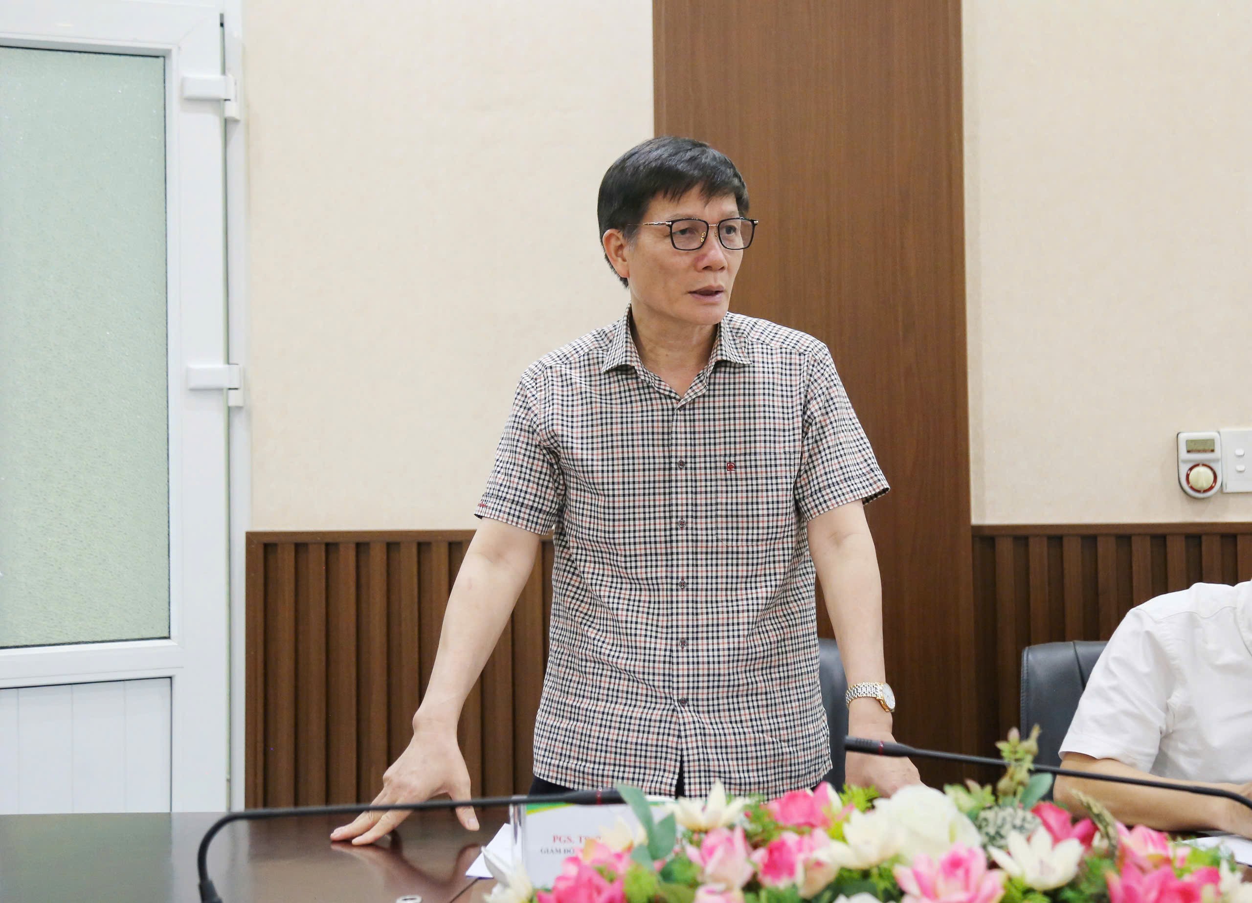 PGS.TS Phạm Tuấn Cảnh, Giám đốc Bệnh viện Tai Mũi Họng Trung ương khẳng định luôn sẵn sàng hỗ trợ công tác đào tạo, hướng dẫn chuyên môn và chuyển giao kỹ thuật cho Bệnh viện Đa khoa tỉnh. z6597942985651-057642bdc71fe2e14a1a5de251b3b4c8.jpg