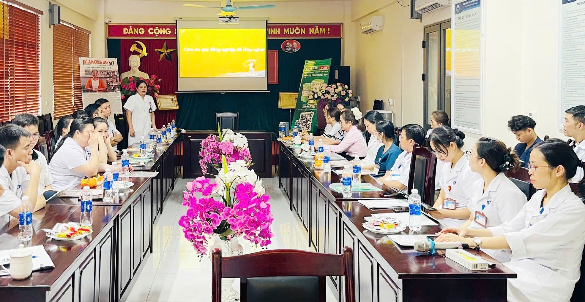 Quang cảnh buổi sinh hoạt khoa học z6857667445962-2af9f57cef753b339bad021c964eb4bd.jpg